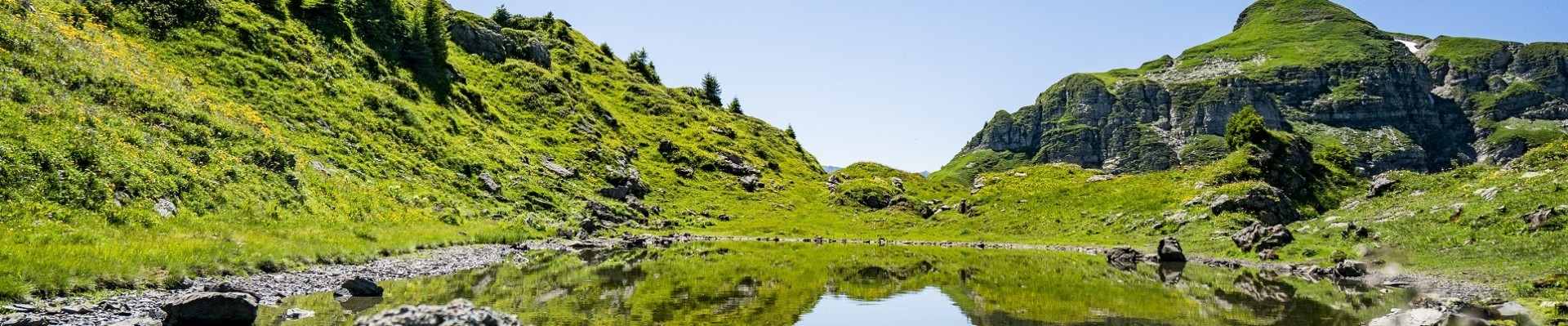 Hiking around Chatel French Alps © Lambert meyer