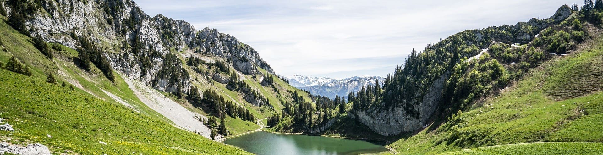Lac d'Arvouin Châtel en été