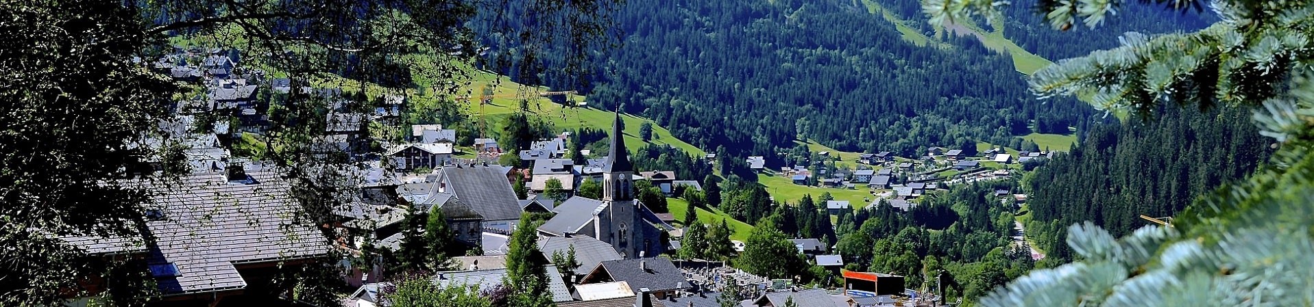 Vacances d'été dans le village de Châtel Haute Savoie ©JFVuarand