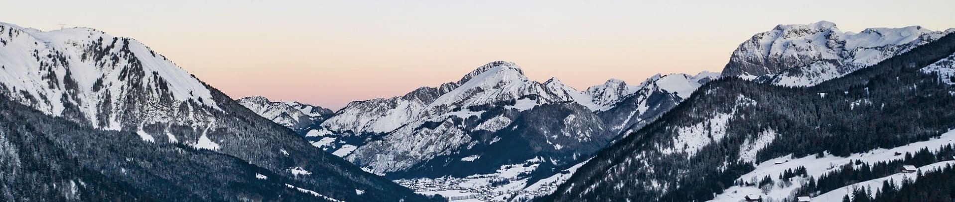 Vue hiver Mont Chauffé et Cornettes de Bise depuis Châtel