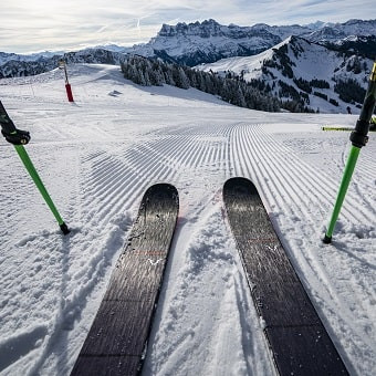 Book your ski accommodation and get 20% off your ski equipment rental