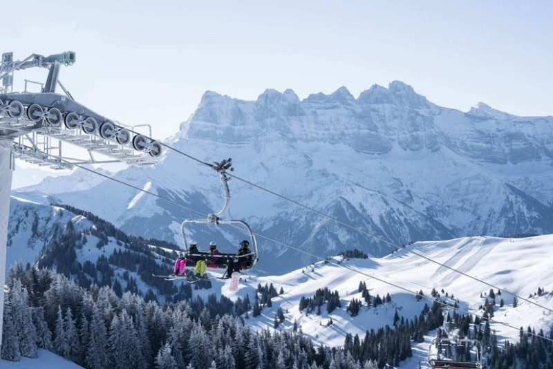 Take the Chatel and Portes du Soleil ski lifts