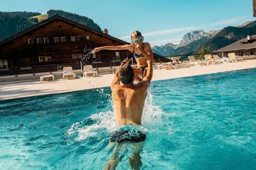 Chatel swimming pool is for free with the Multi Pass Porte du Soleil