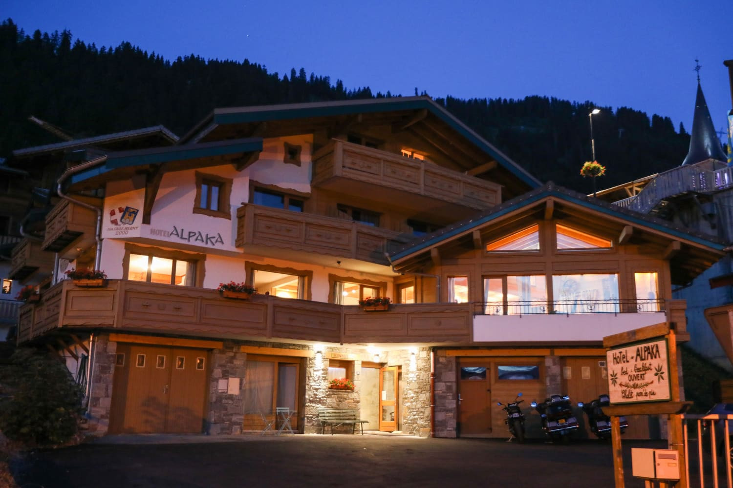 Hotel Alpaka Châtel, chambre et petit déjeuner