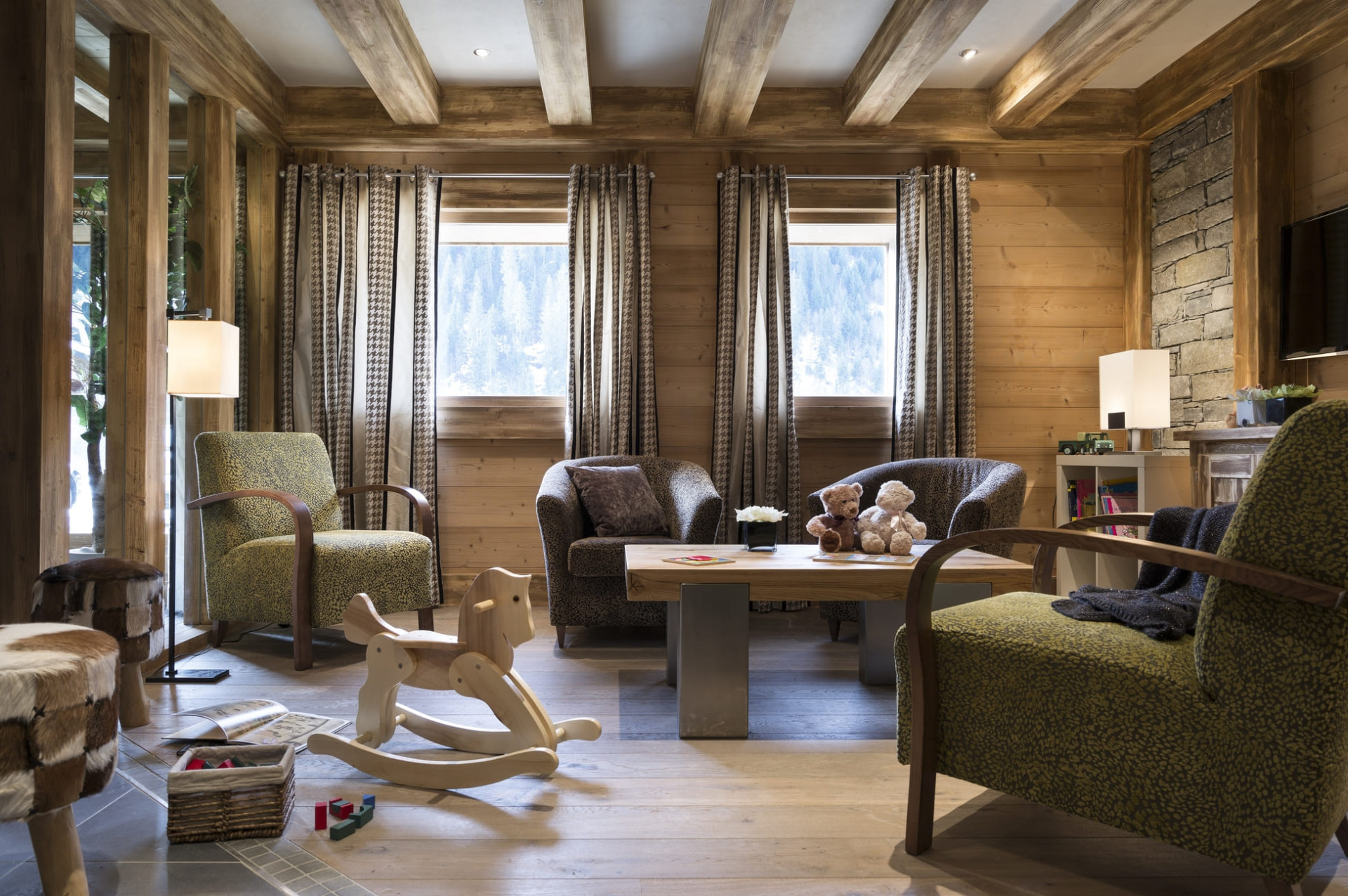 The reception of the Chalets d'Angèle CGH residence in Châtel