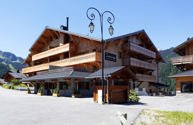 Le Grand Ermitage Châtel, residence with services, summer