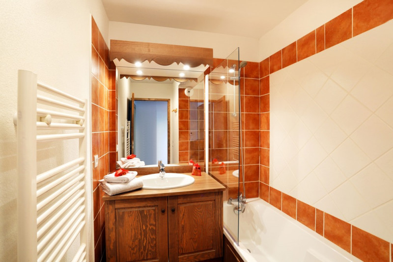 Le Grand Lodge Châtel, apartment with bathroom Le Grand Lodge Châtel, apartment with bathroom