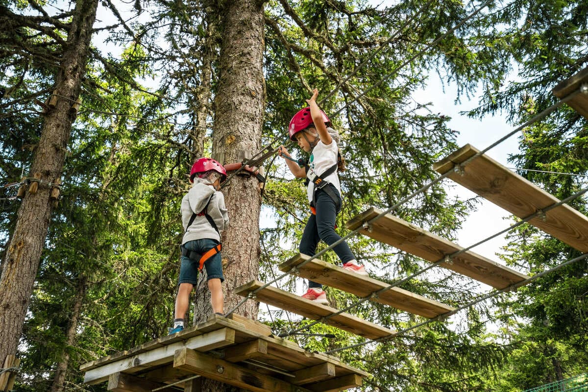 Découvrez le parc accrobranche à l'arrivée de la télécabine de Super Chatel