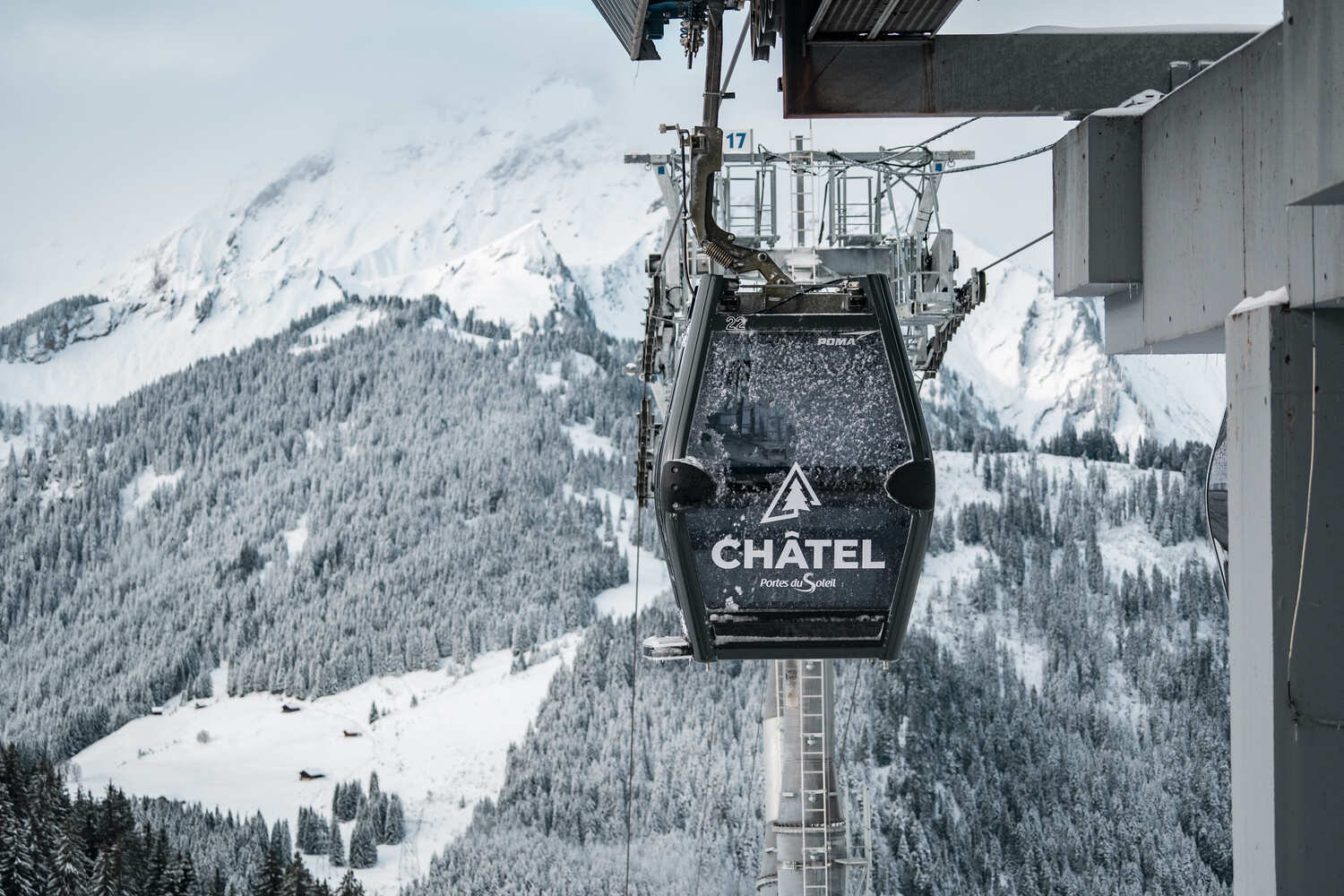 Use the SUPER CHATEL gondola in winter