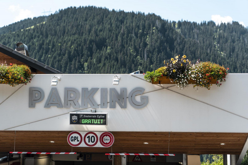 Le parking souterrain de Châtel est gratuit en été