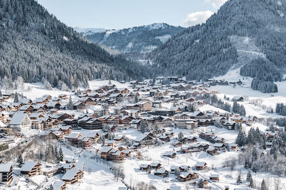 Le village de Châtel est au coeur du domaine skiable des Portes du Soleil