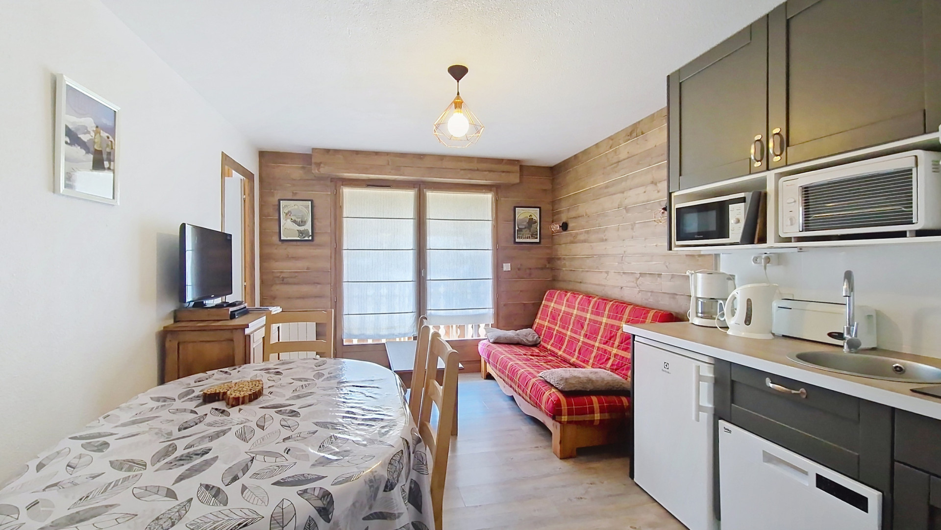 Salon Christina 8 - Linga