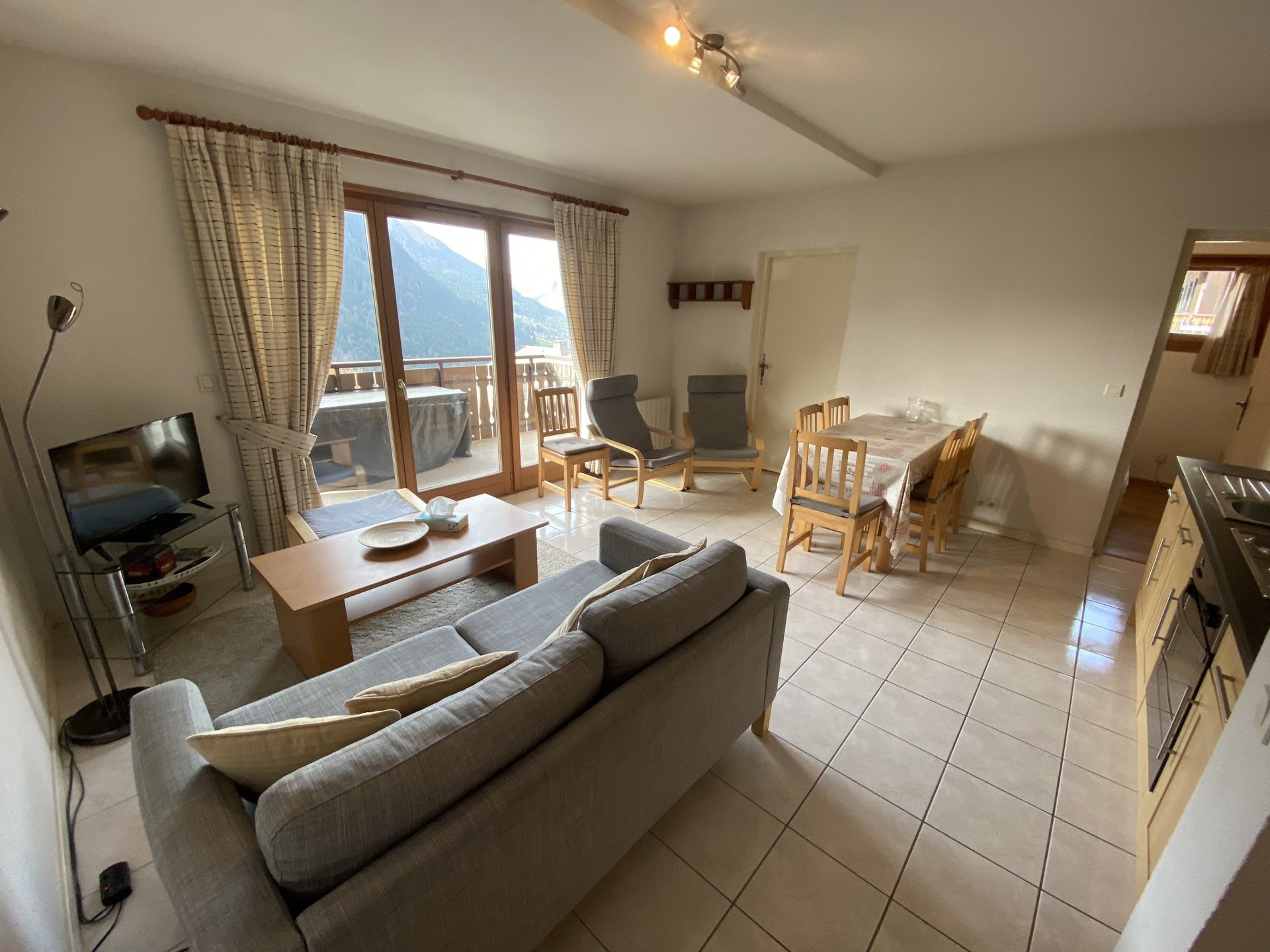 _lv_images__lot_0000000076_01_8335133 _lv_images__lot_0000000076_01_8335133