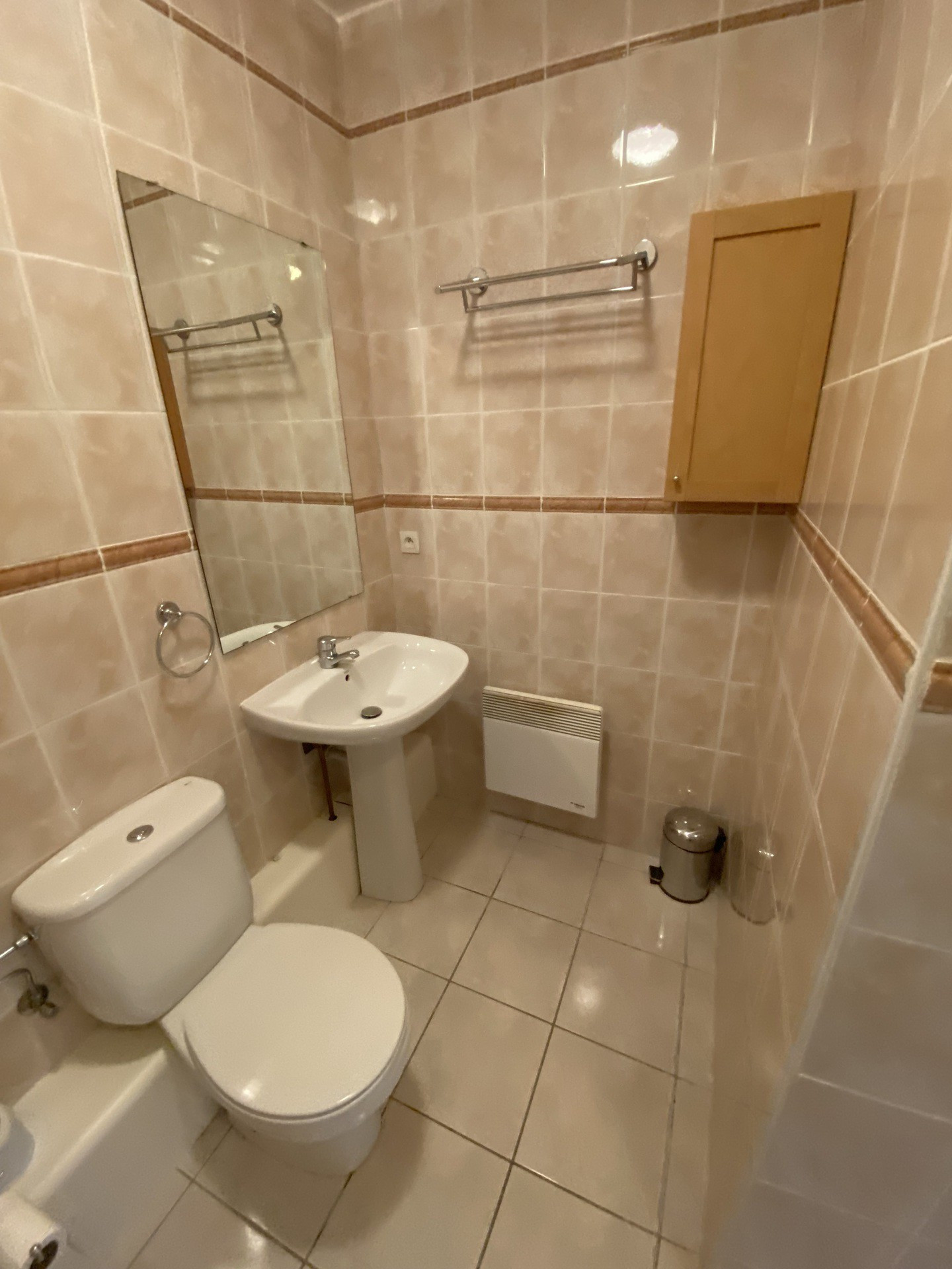 _lv_images__lot_0000000076_08_8529304