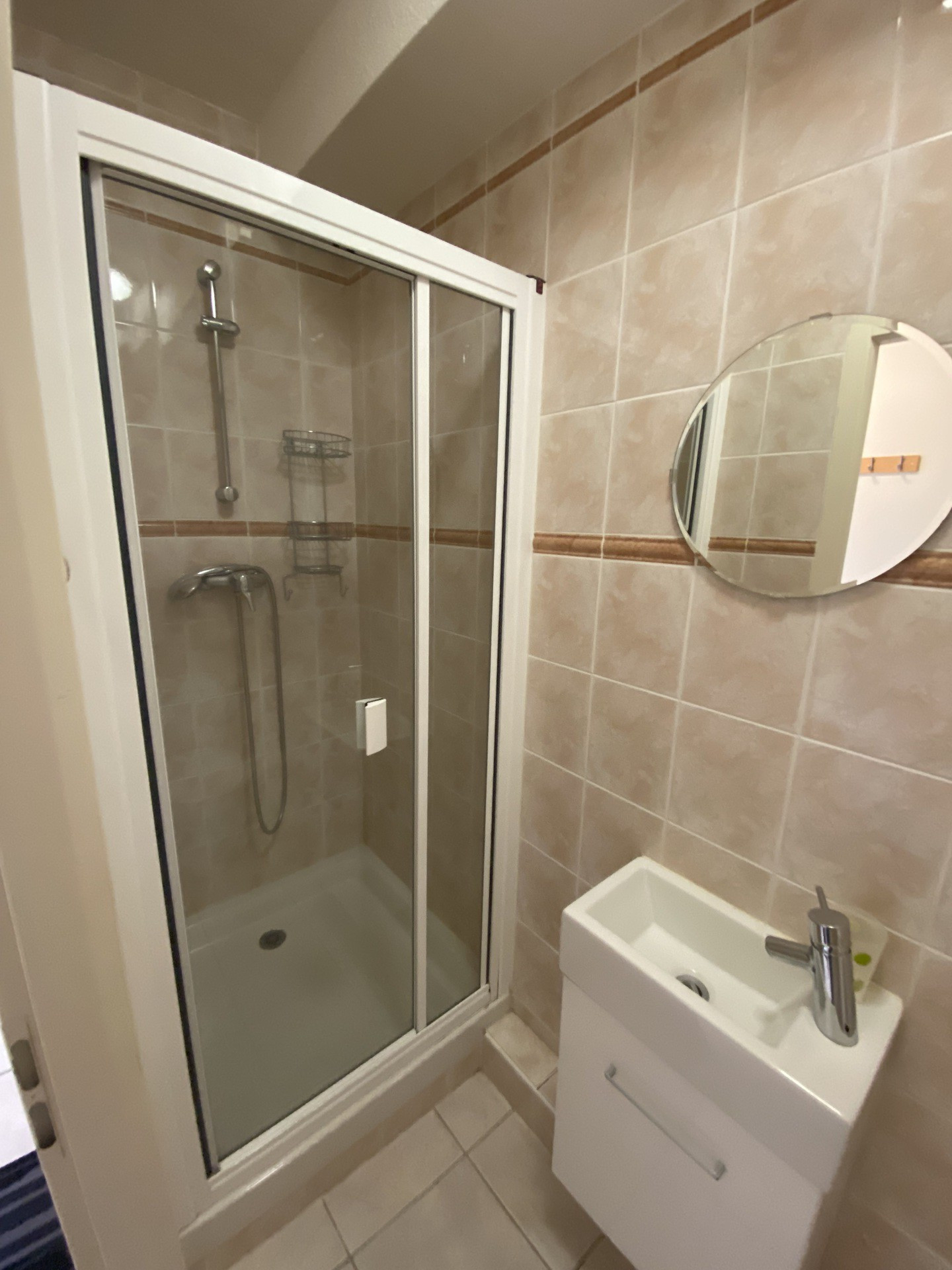 _lv_images__lot_0000000076_09_8335141 _lv_images__lot_0000000076_09_8335141