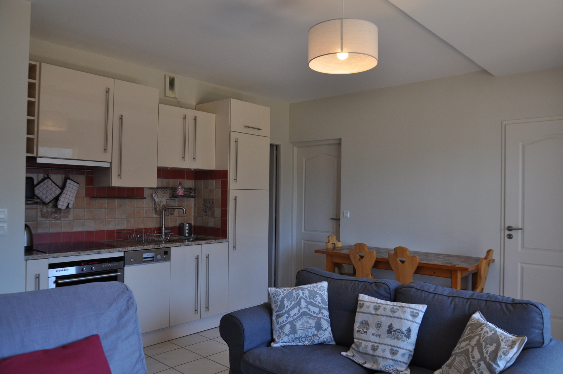 _lv_images__lot_0000000077_01_8258217