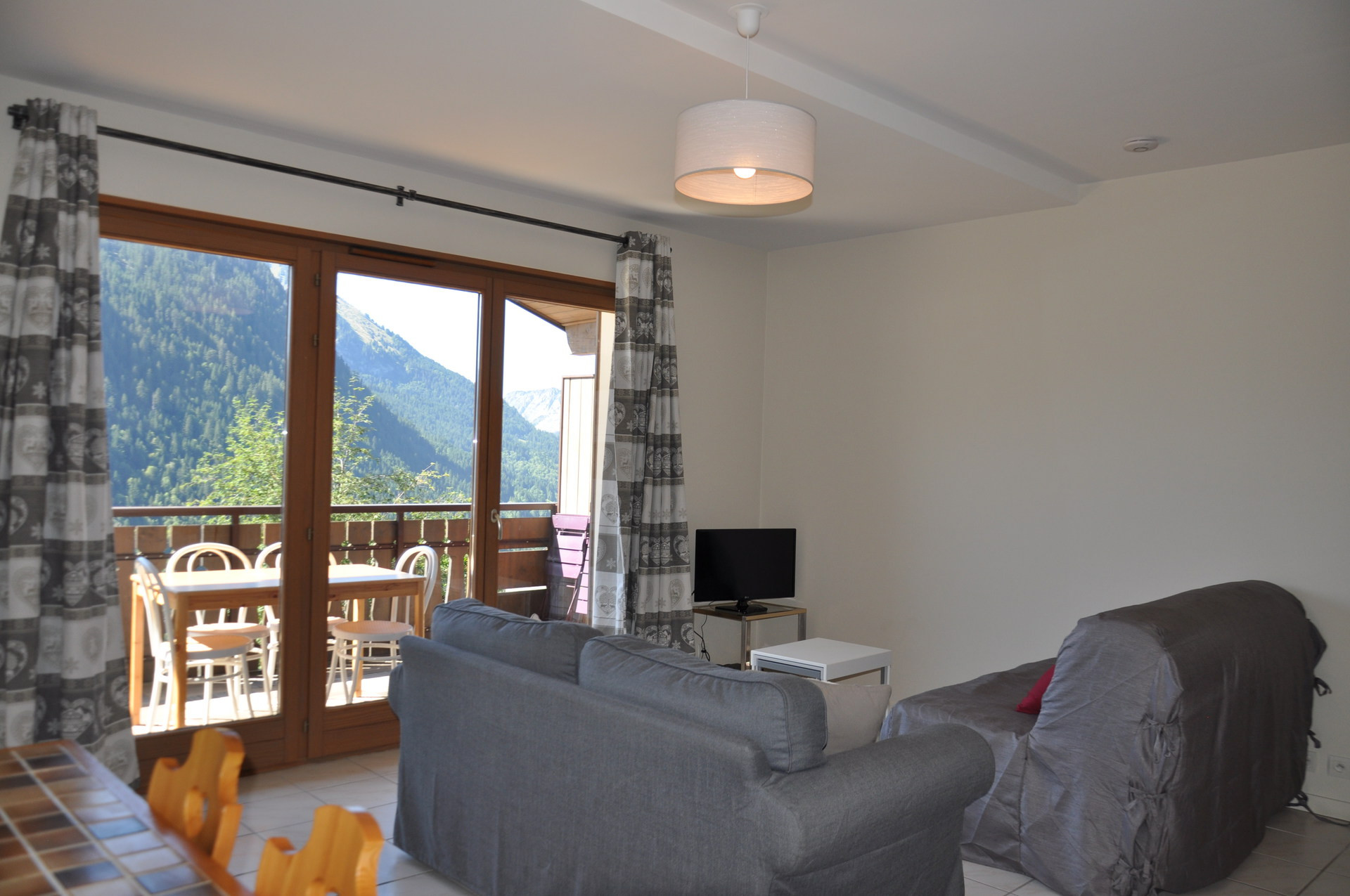 _lv_images__lot_0000000077_04_8507932