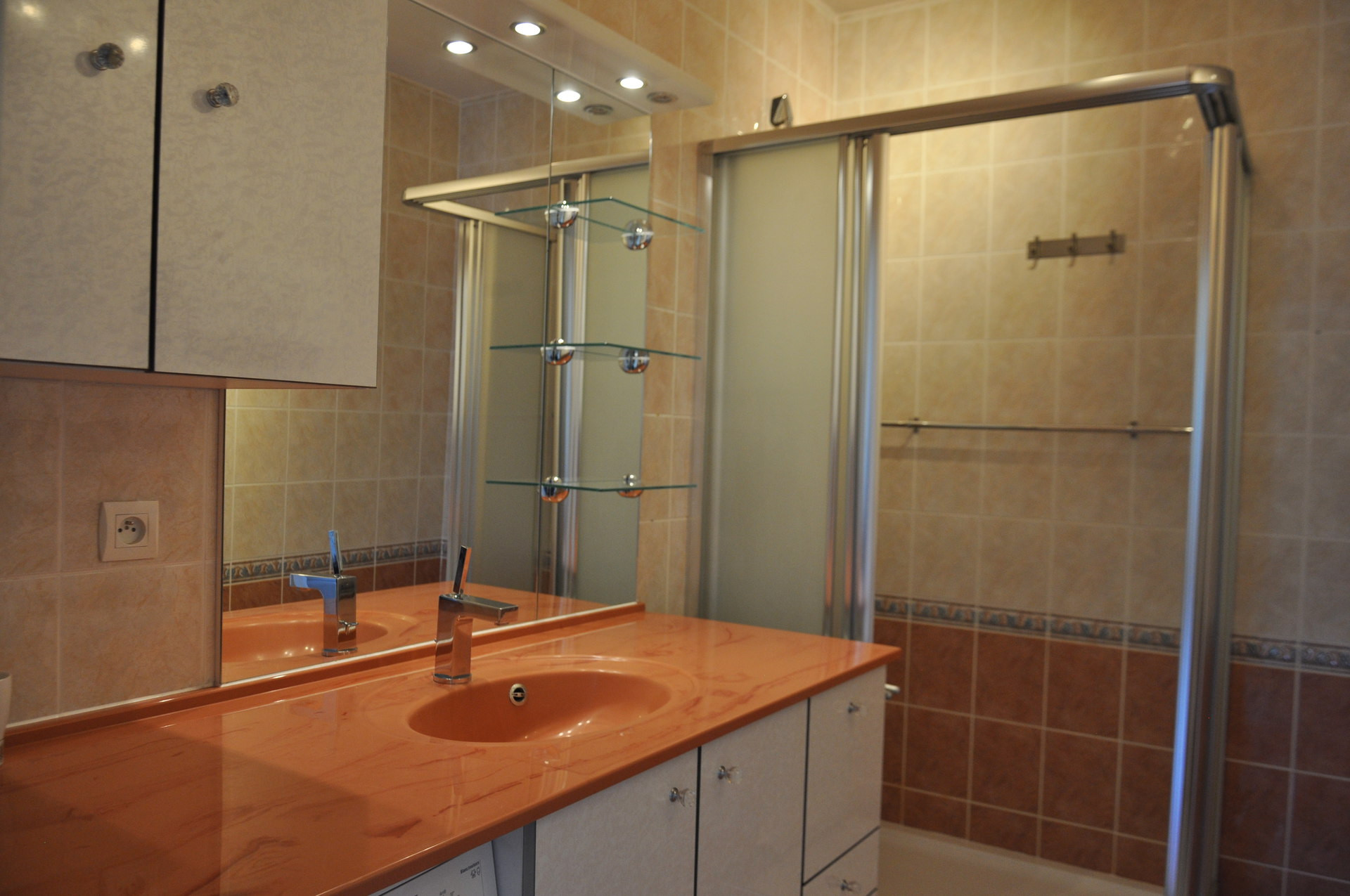 _lv_images__lot_0000000077_09_8546155