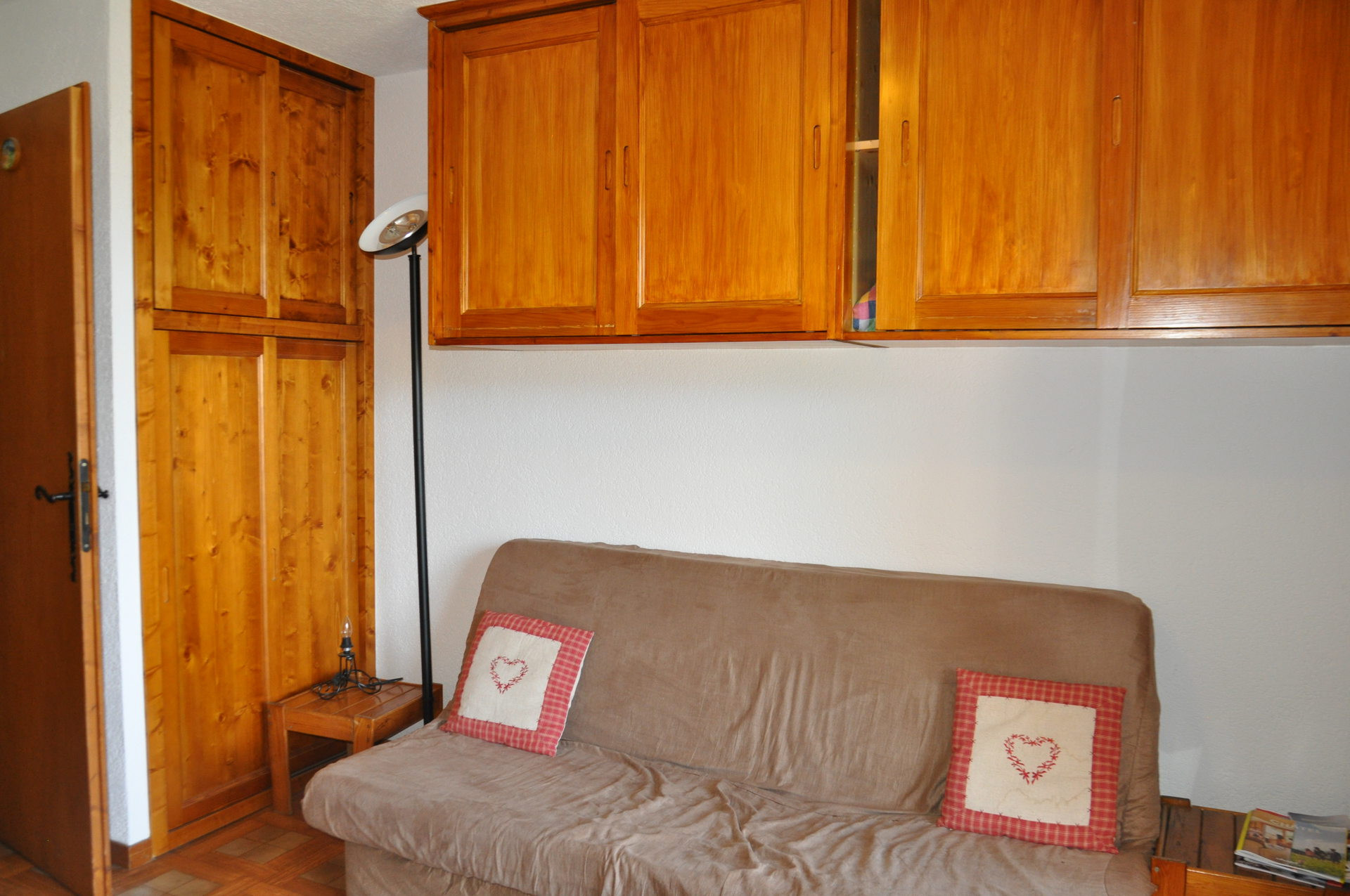 _lv_images__lot_0000000080_03_8367209