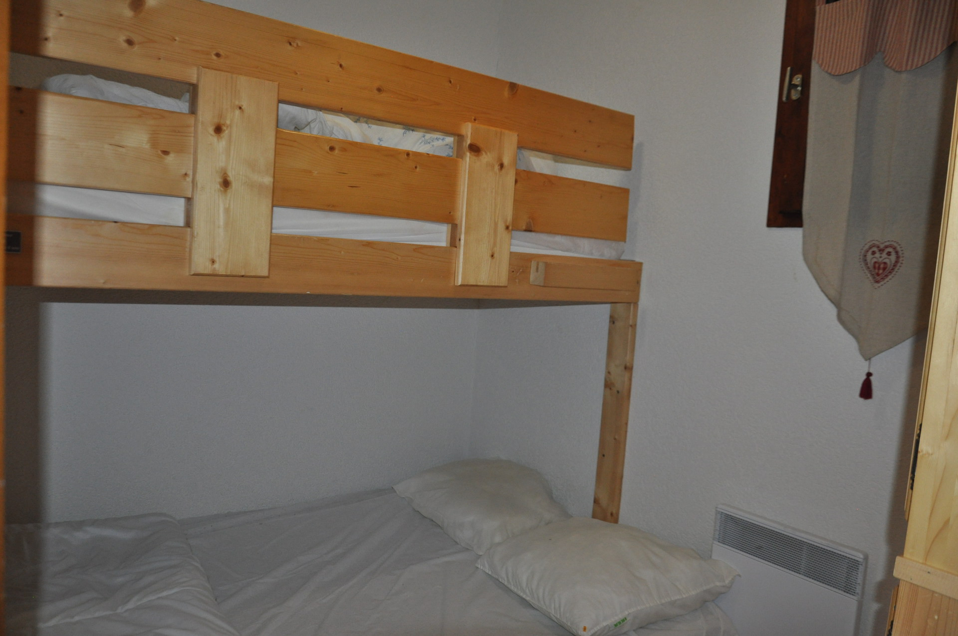 _lv_images__lot_0000000080_06_8281700