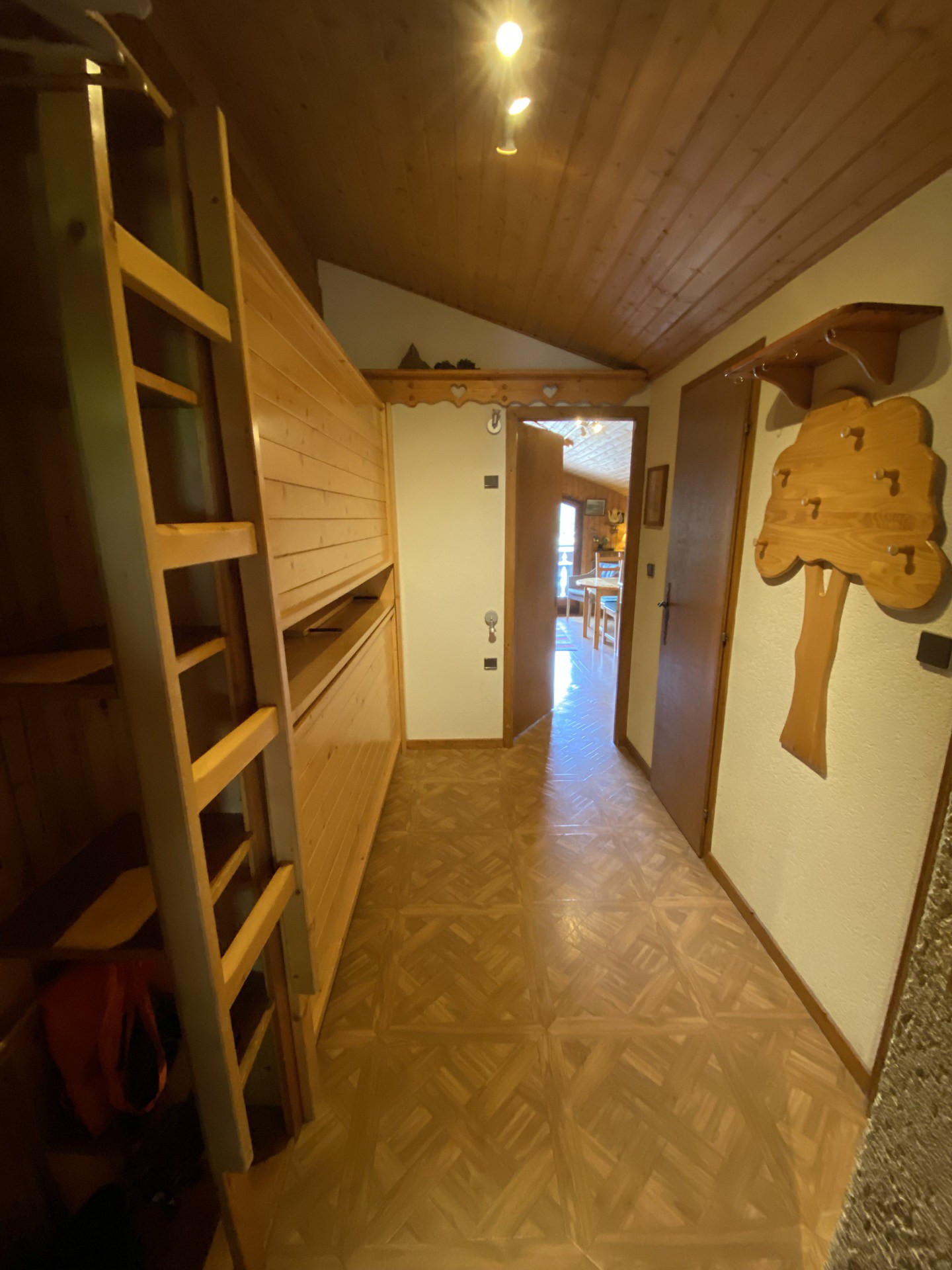 _lv_images__lot_0000000082_09_8207584 _lv_images__lot_0000000082_09_8207584