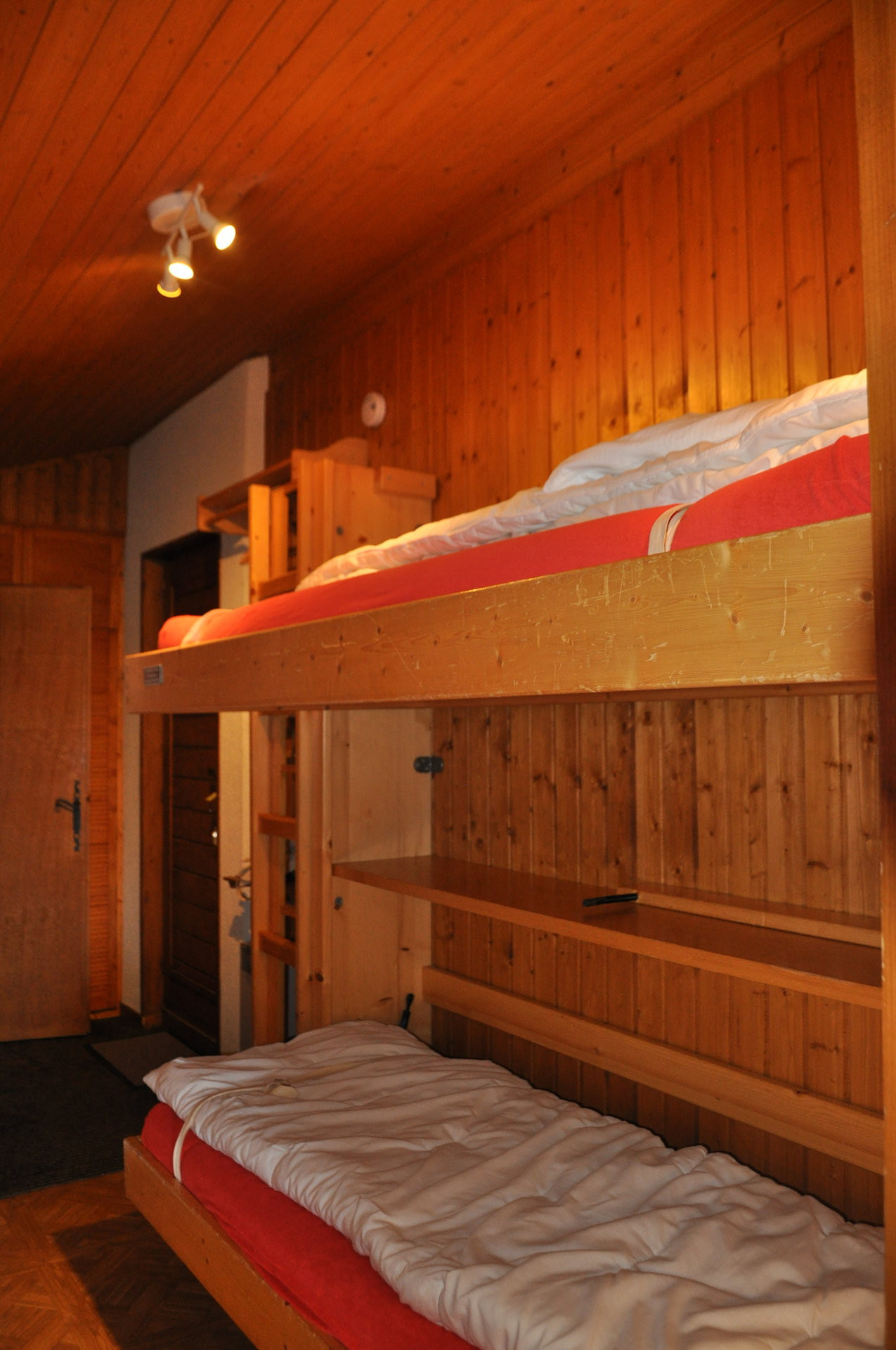 _lv_images__lot_0000000082_10_8256185