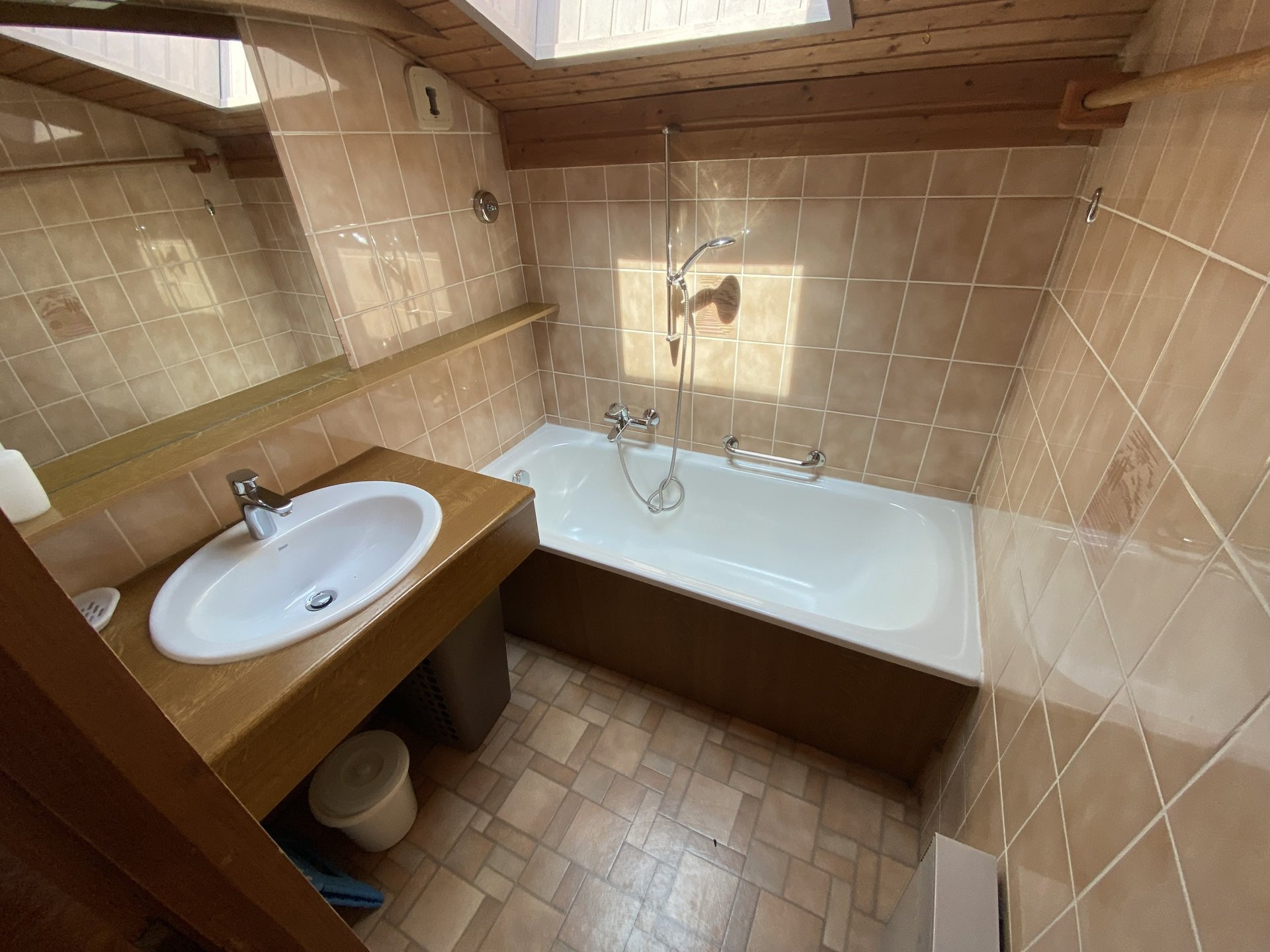 _lv_images__lot_0000000082_11_8251954