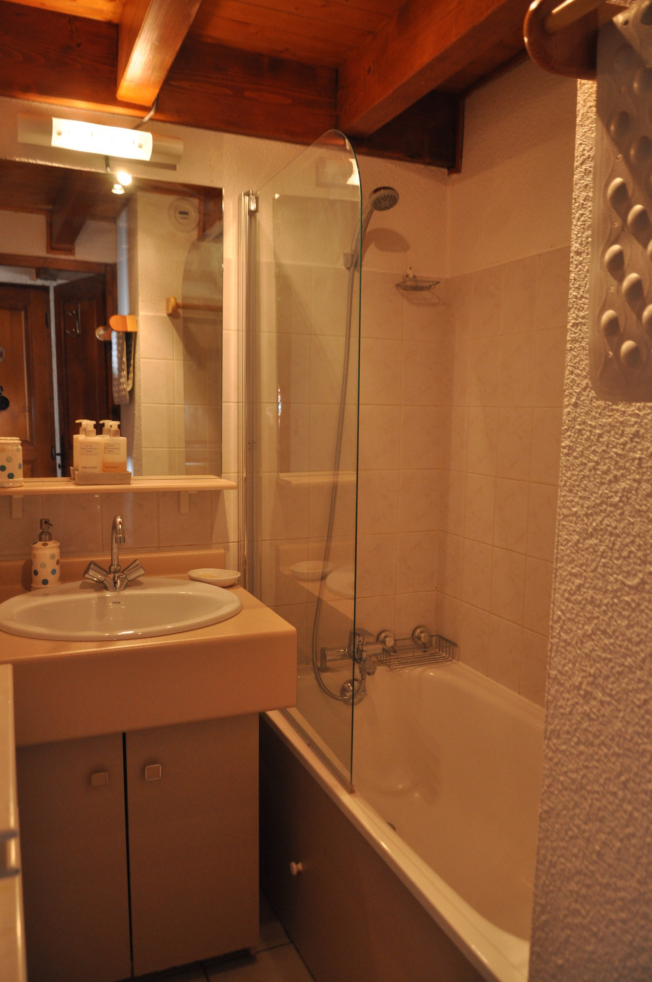 _lv_images__lot_0000000084_09_8499256