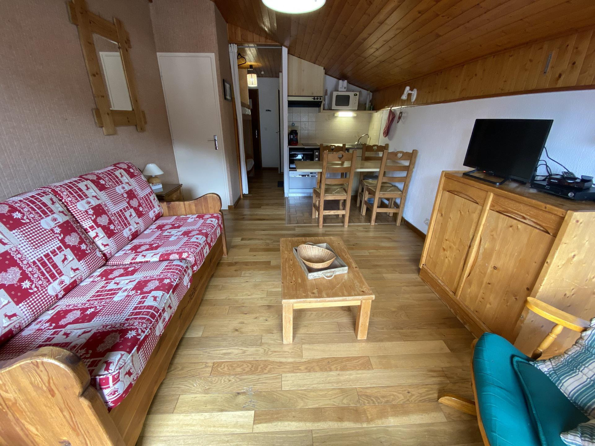 _lv_images__lot_0000000085_02_8301316 _lv_images__lot_0000000085_02_8301316