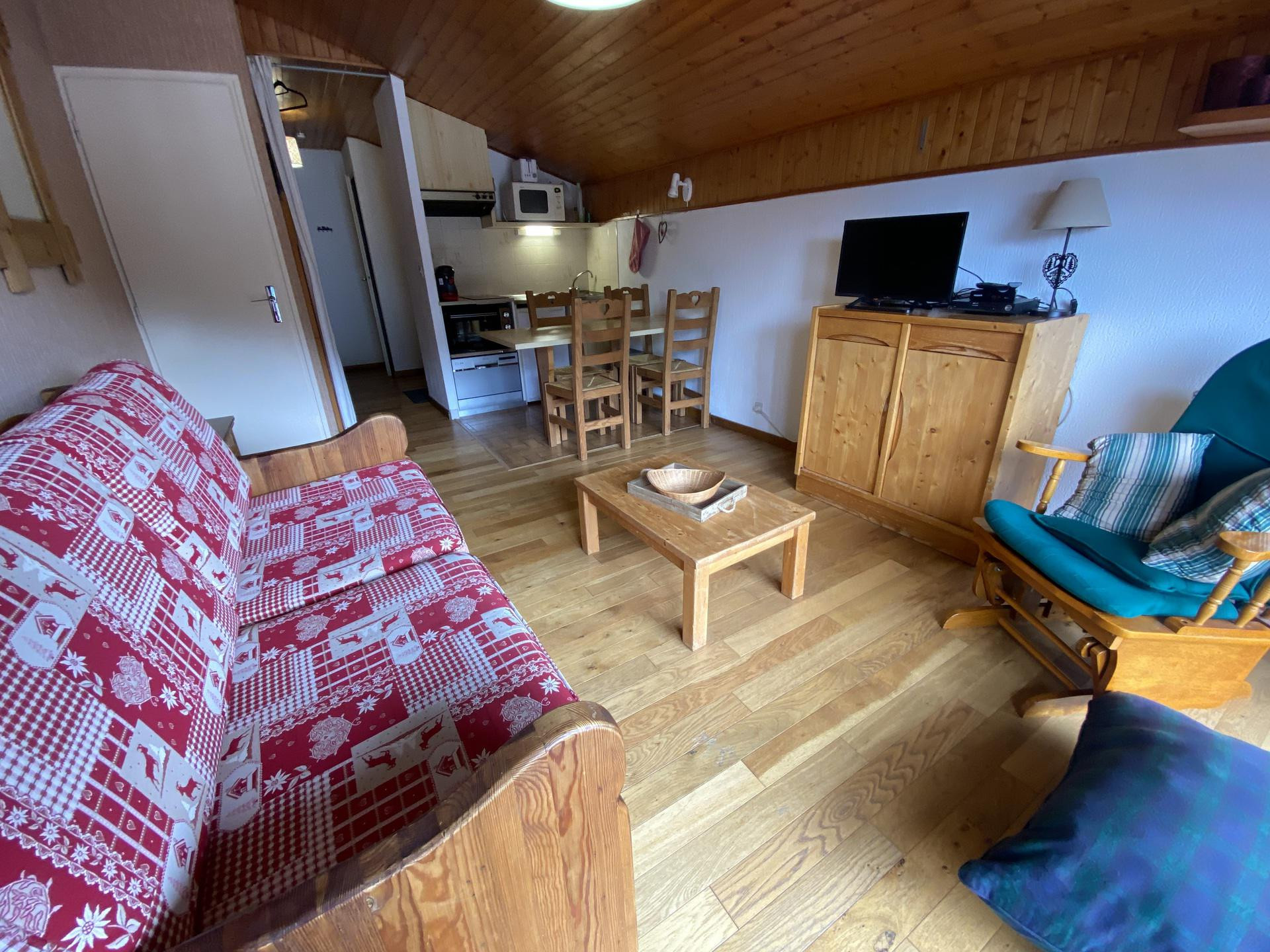 _lv_images__lot_0000000085_03_8208078 _lv_images__lot_0000000085_03_8208078