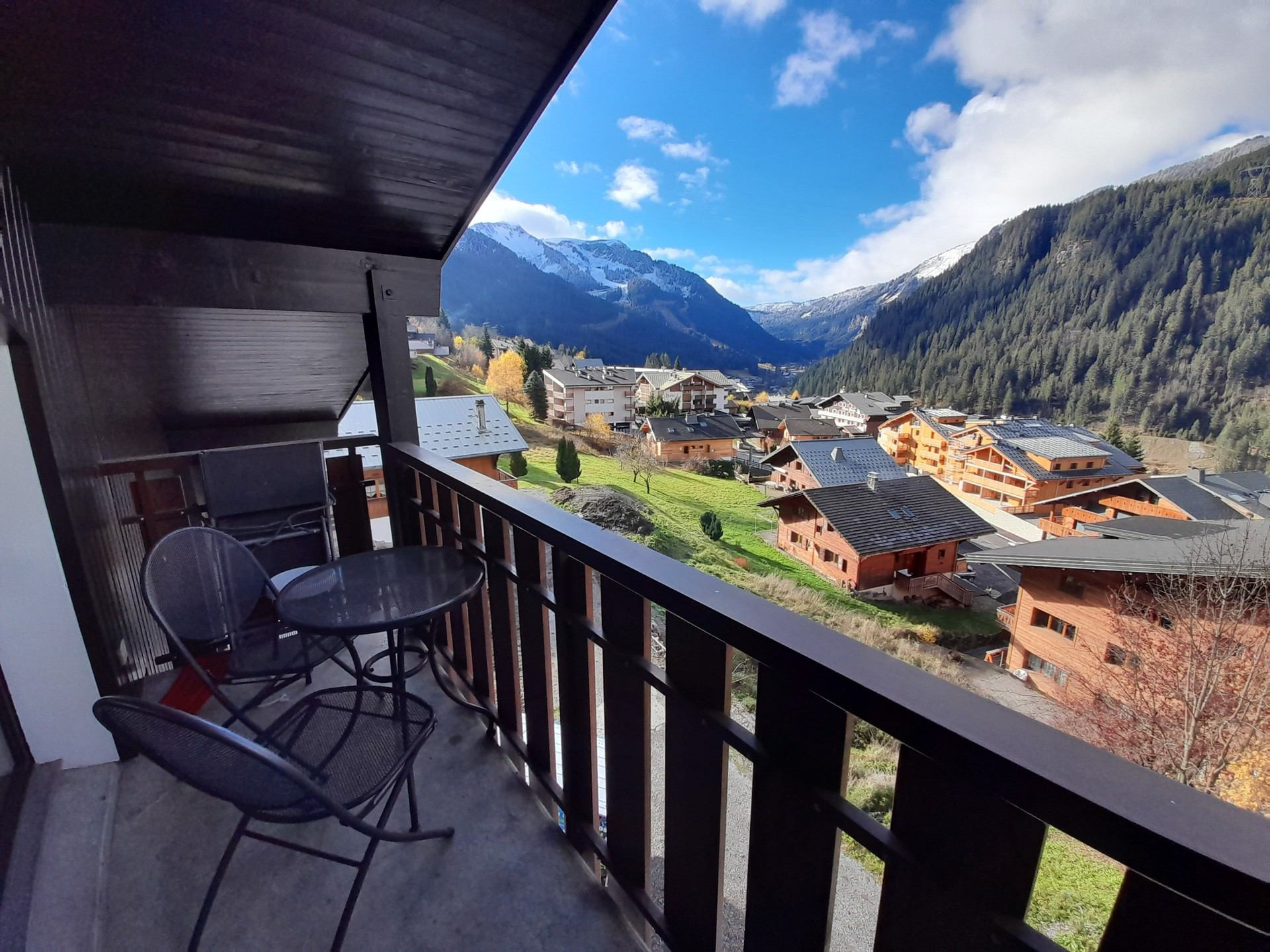 _lv_images__lot_0000000085_04_8589453