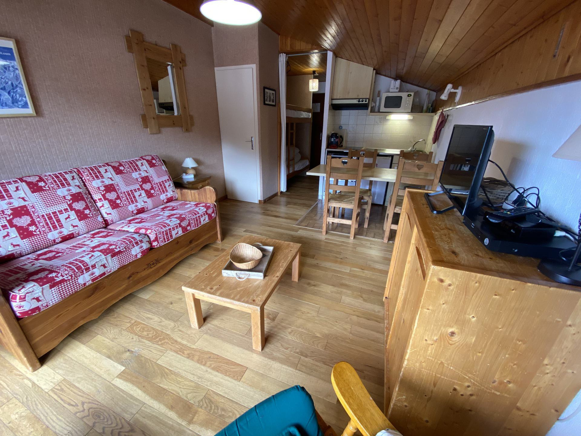 _lv_images__lot_0000000085_06_8208081 _lv_images__lot_0000000085_06_8208081