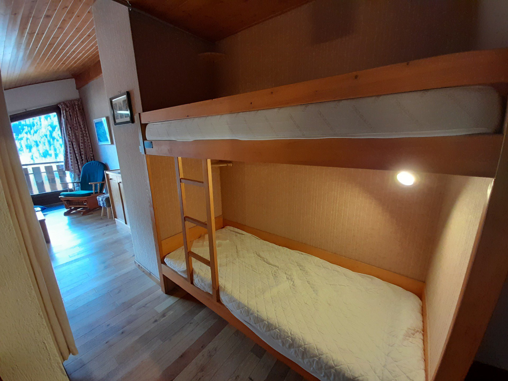 _lv_images__lot_0000000085_10_8854848