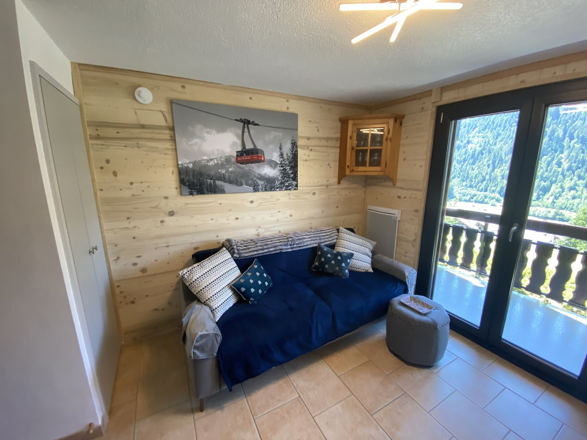 _lv_images__lot_0000000088_02_8512523