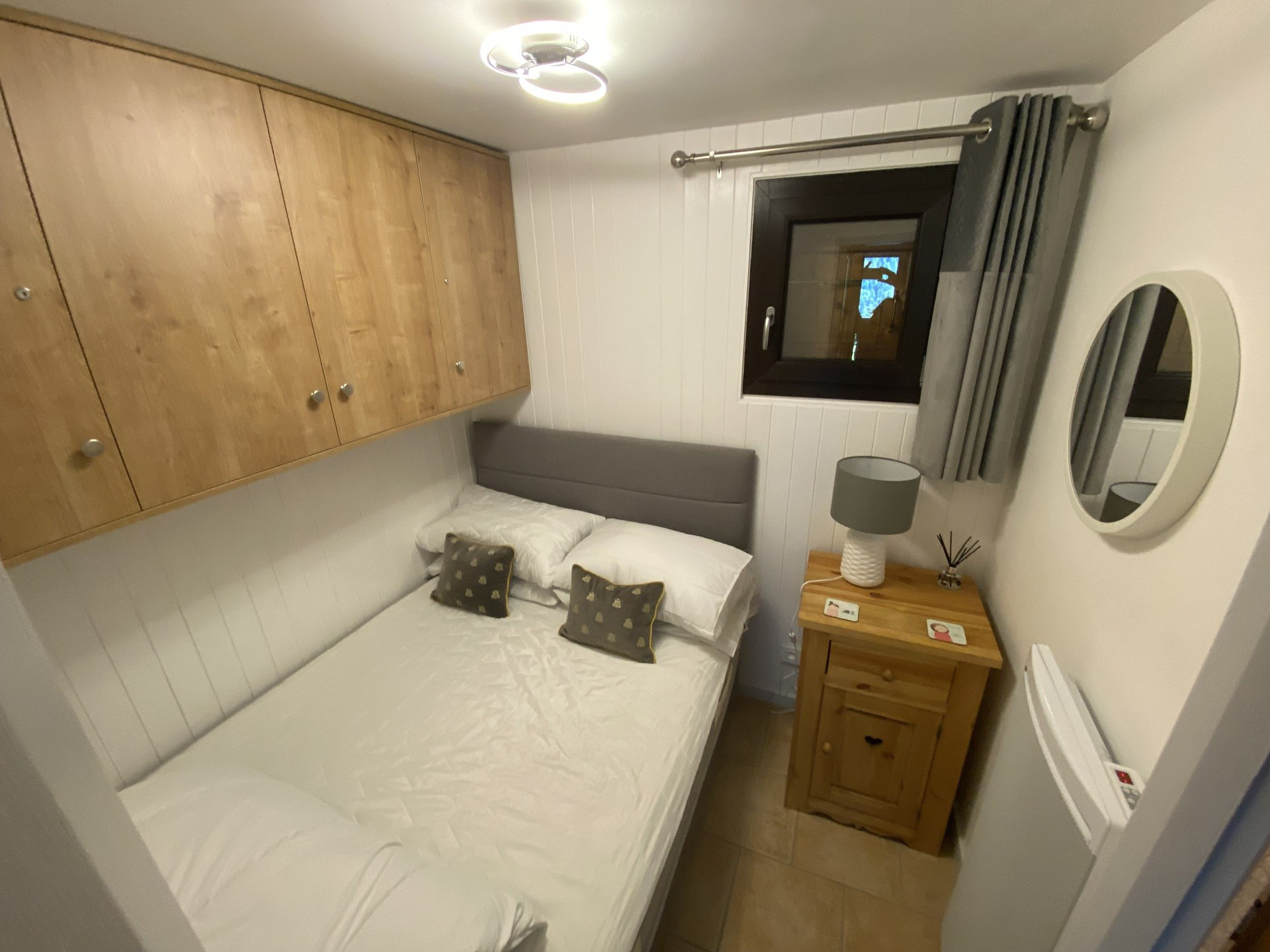 _lv_images__lot_0000000088_09_8325187