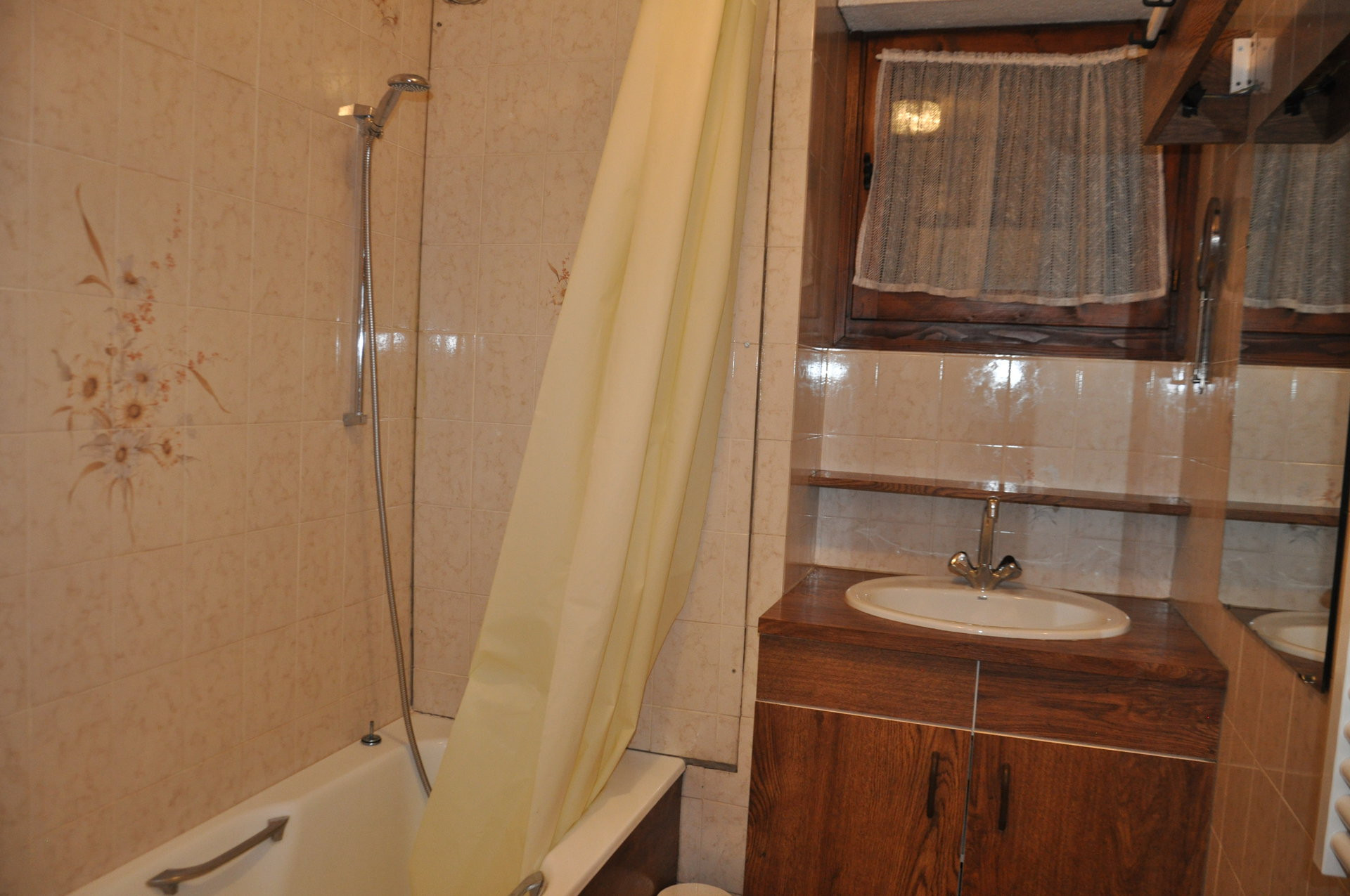 _lv_images__lot_0000000090_06_8593247