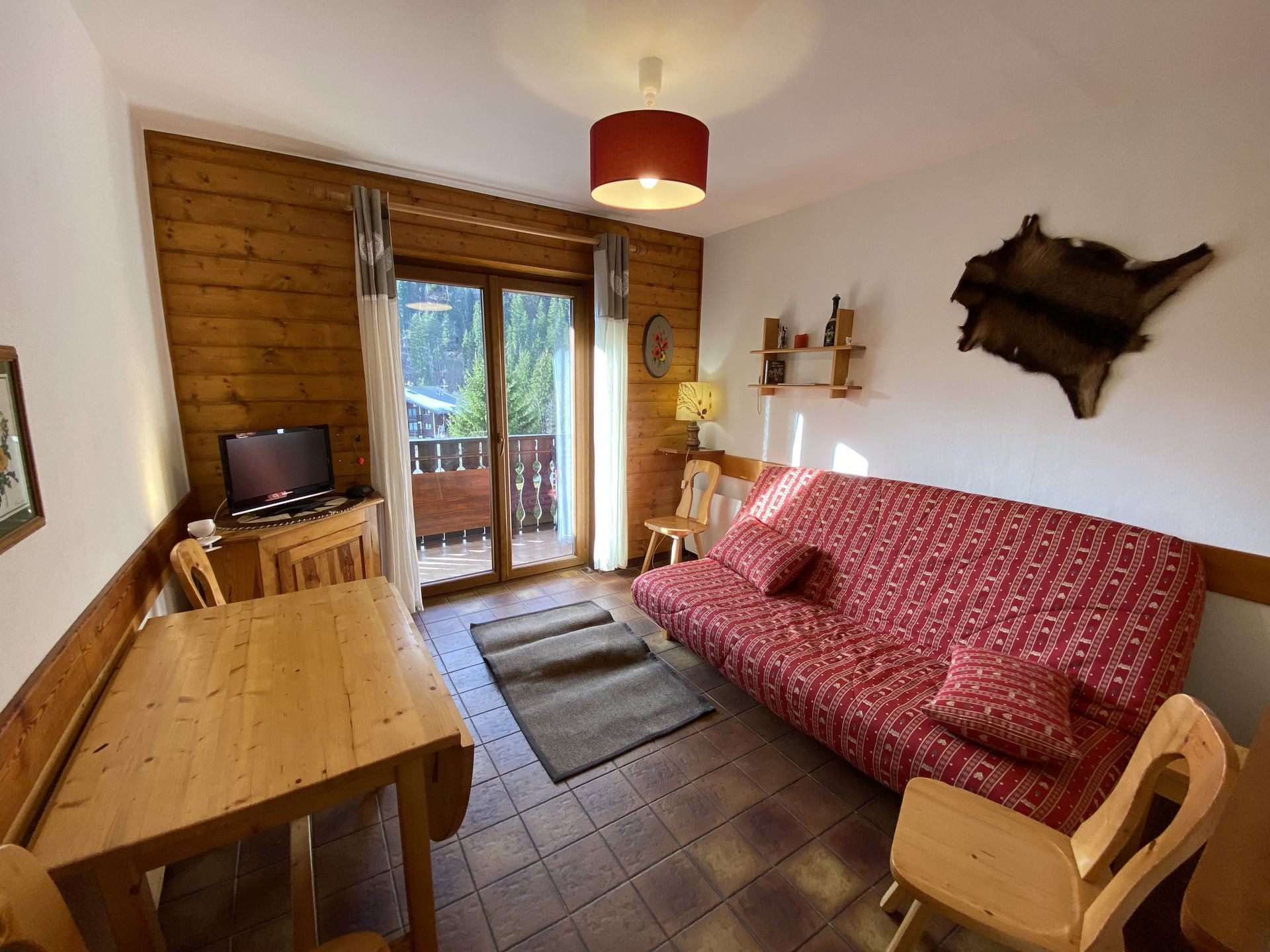 _lv_images__lot_0000000093_01_8284035