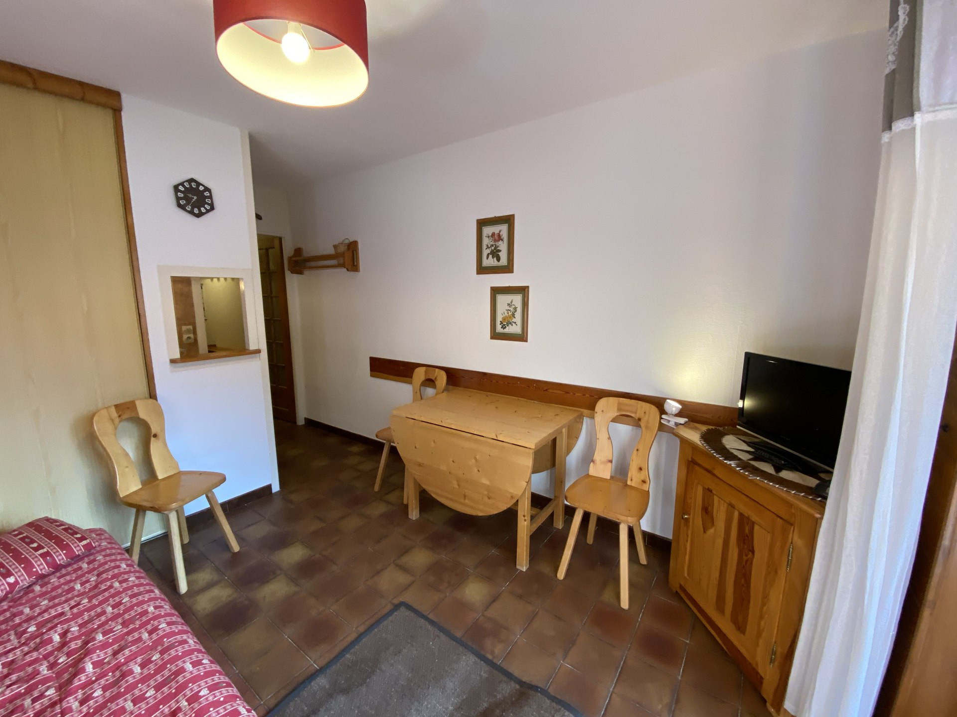 _lv_images__lot_0000000093_05_8459084