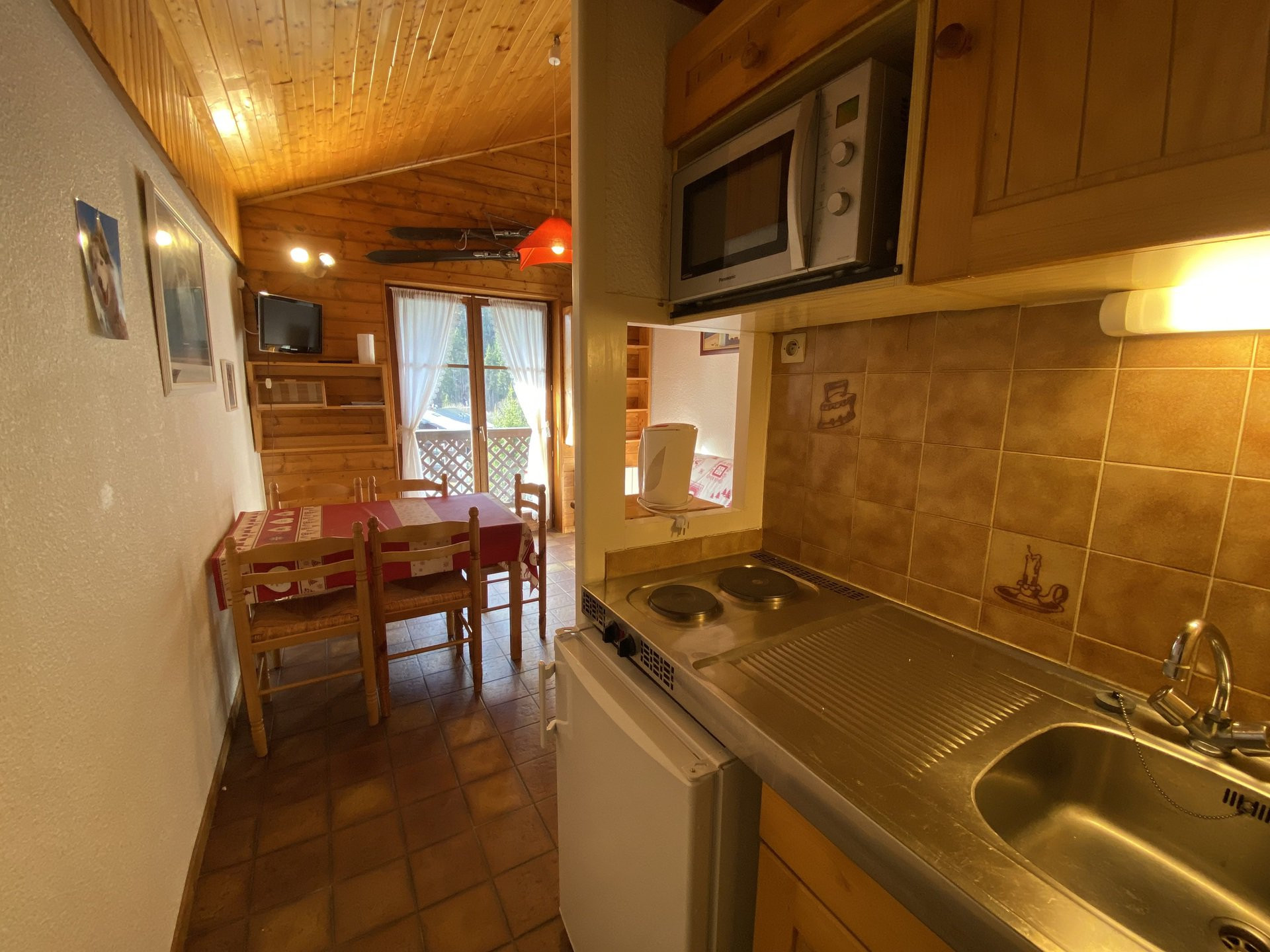 _lv_images__lot_0000000094_05_8247435