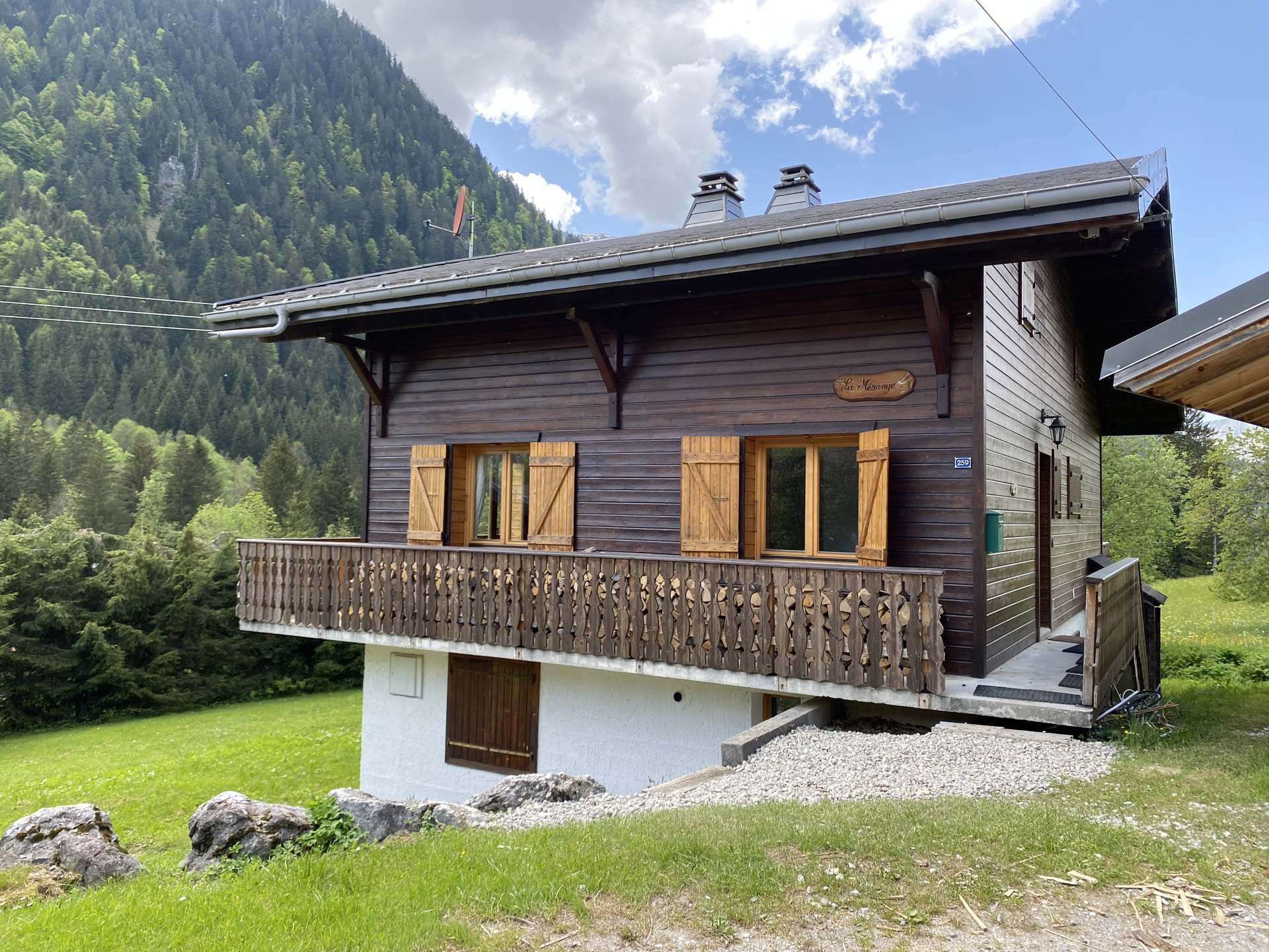 _lv_images__lot_0000000095_04_8336881