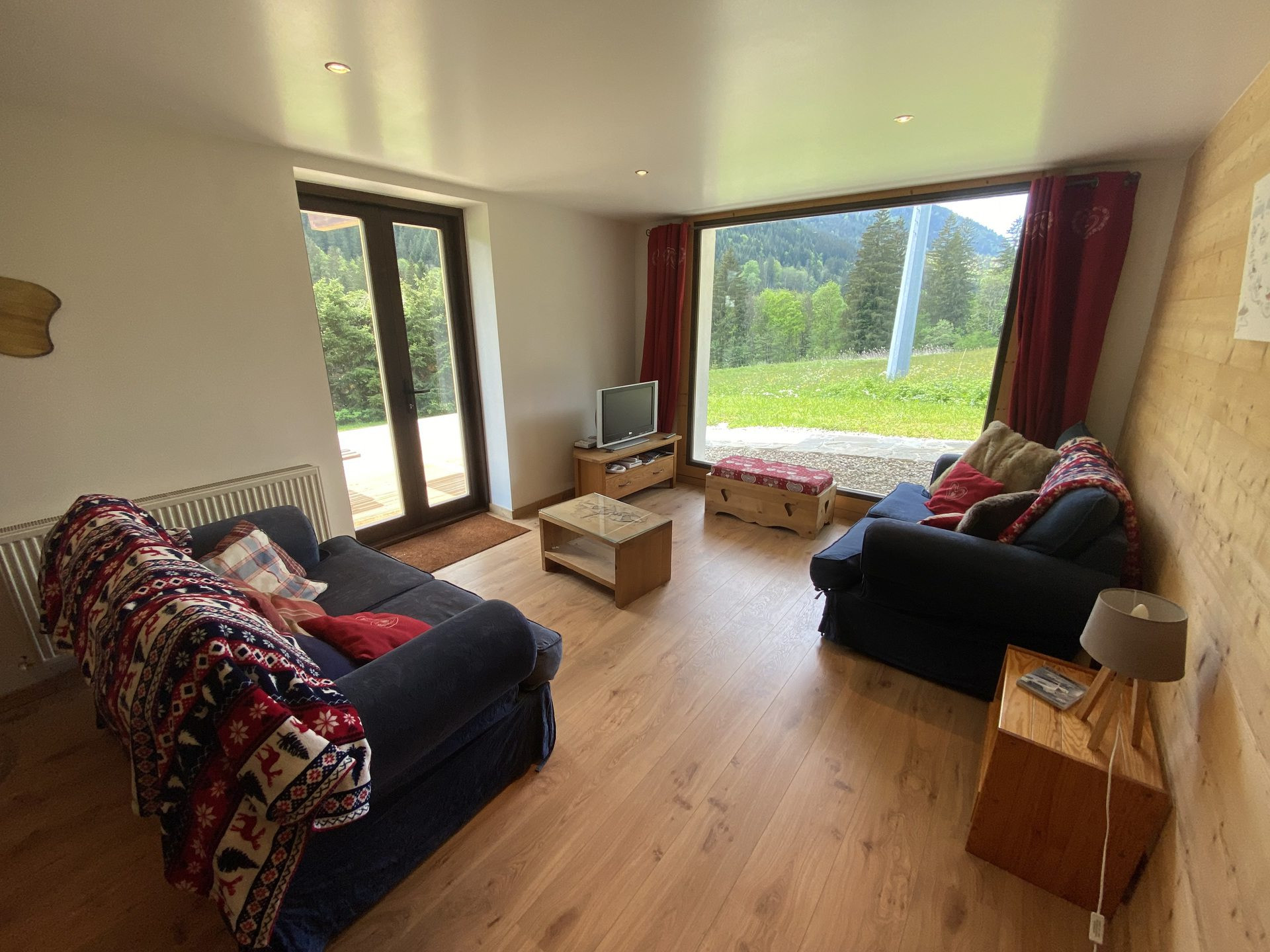 _lv_images__lot_0000000095_14_8443448