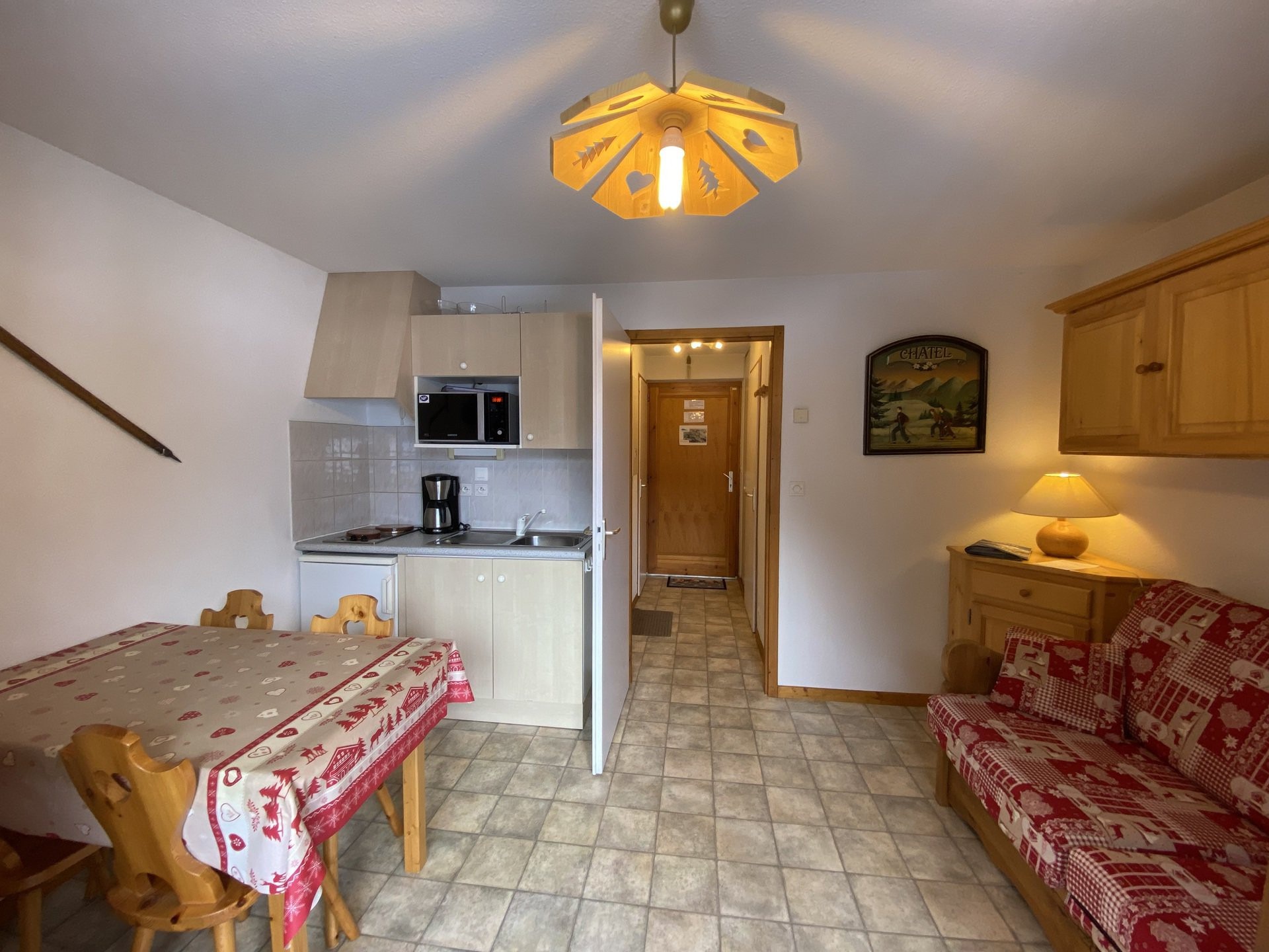 _lv_images__lot_0000000099_04_8243510 _lv_images__lot_0000000099_04_8243510