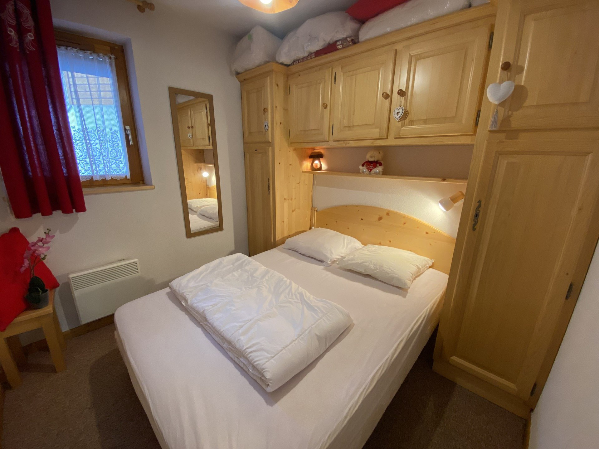 _lv_images__lot_0000000100_06_8226371