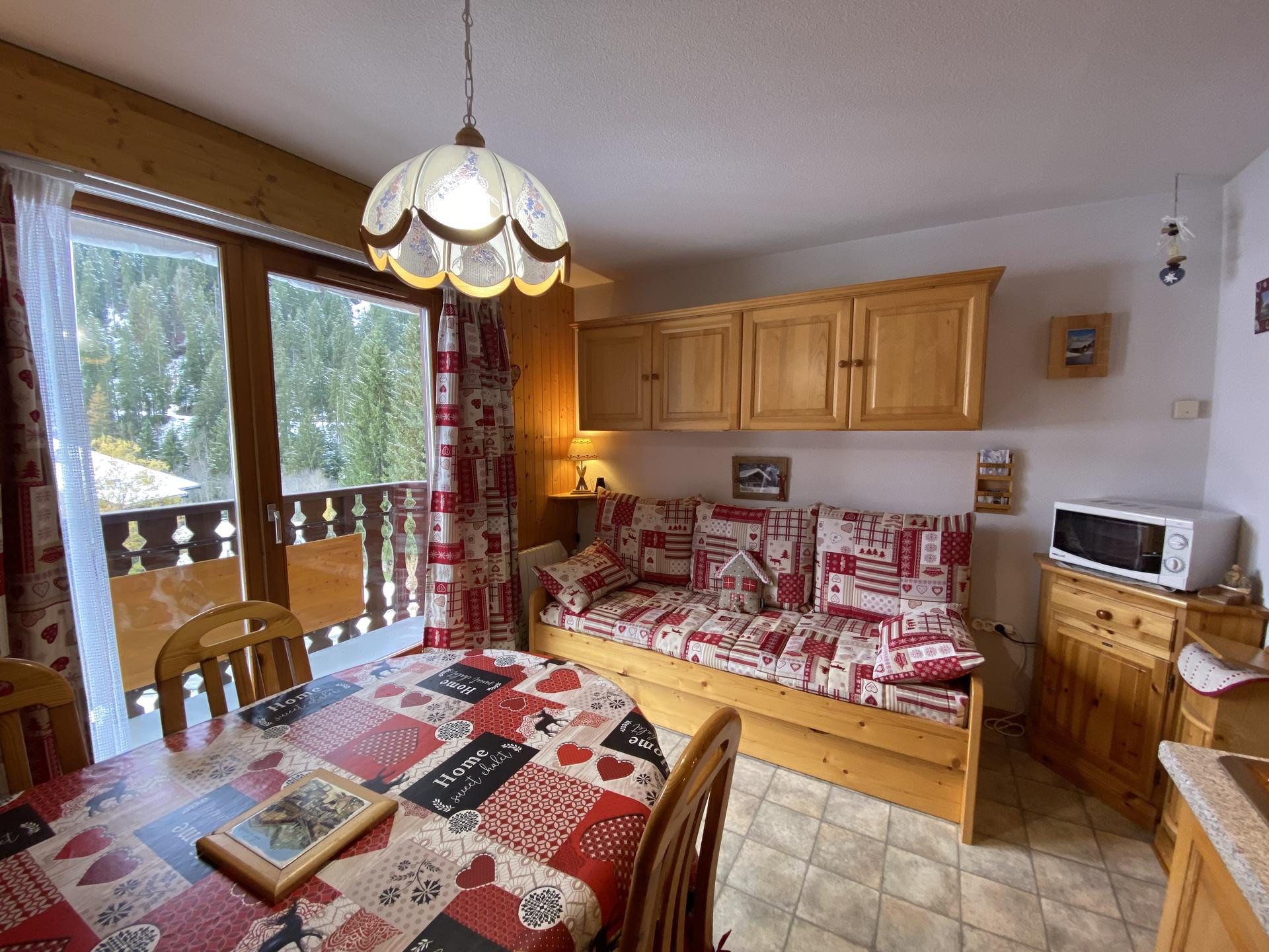 _lv_images__lot_0000000100_09_8207628