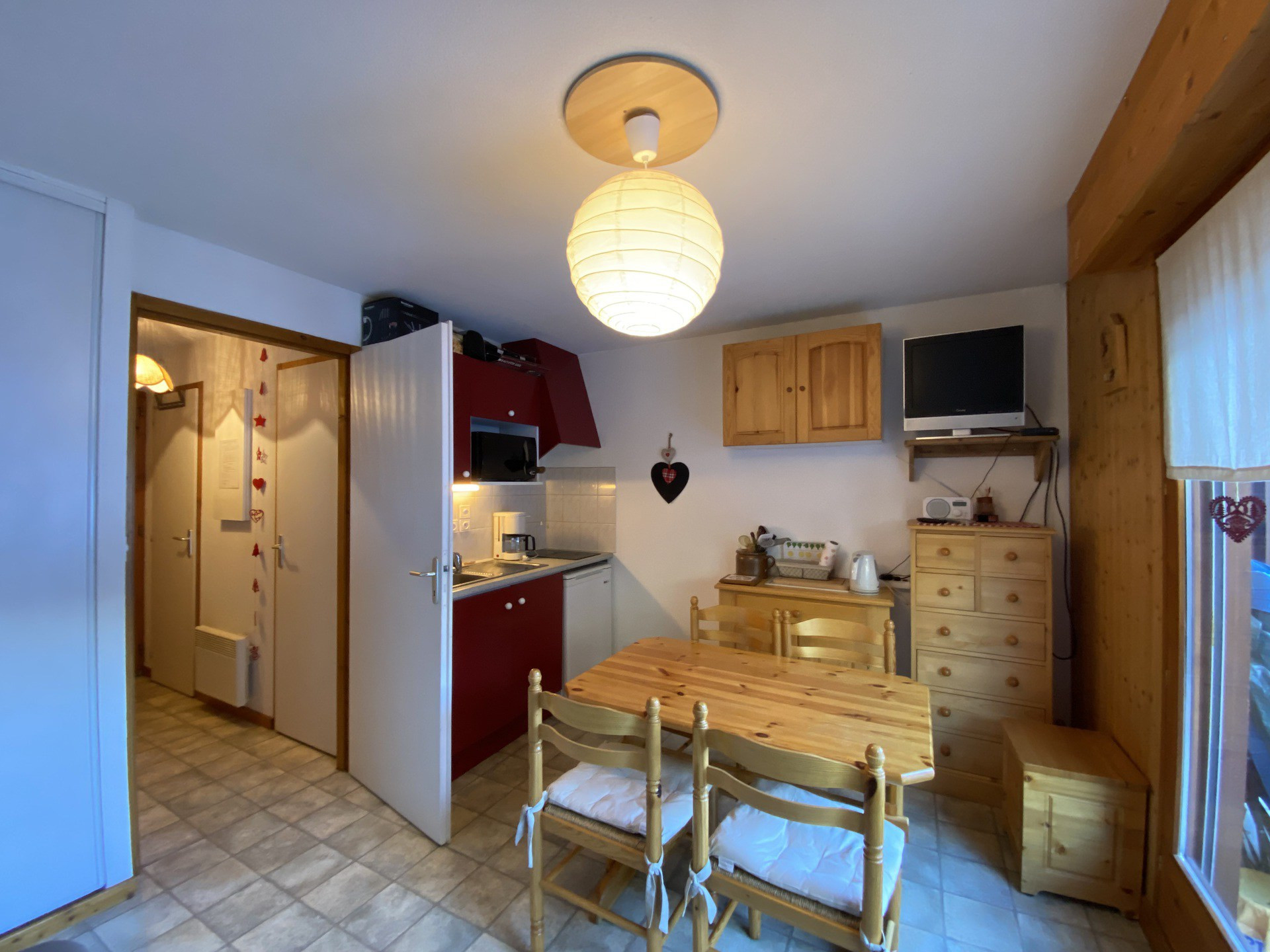 _lv_images__lot_0000000101_06_8303297 _lv_images__lot_0000000101_06_8303297