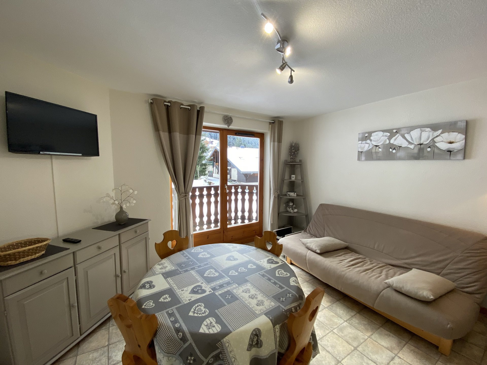 _lv_images__lot_0000000102_06_8375421