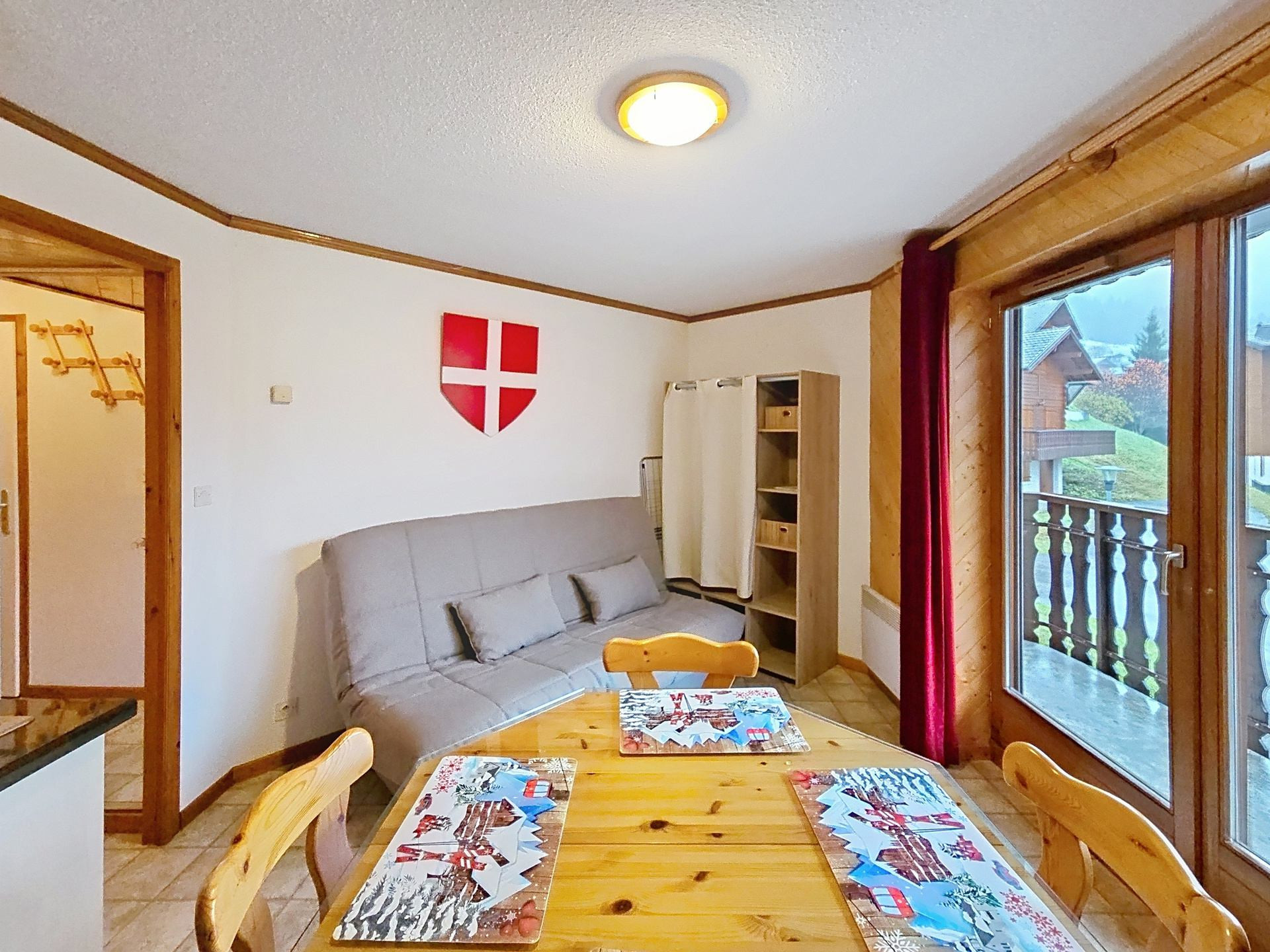 _lv_images__lot_0000000103_01_8220441