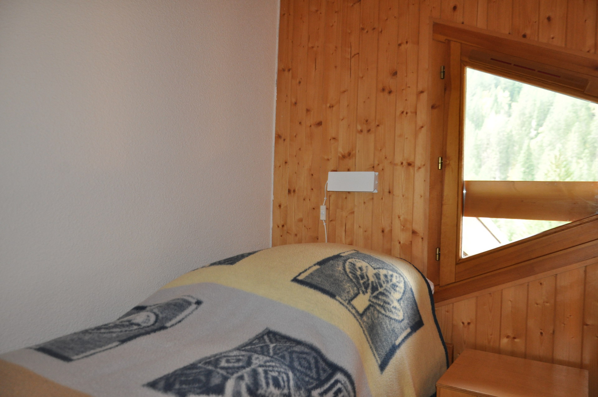 _lv_images__lot_0000000106_08_8503790