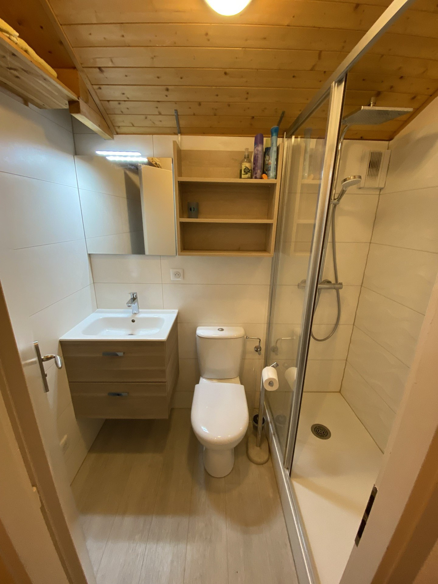 _lv_images__lot_0000000106_09_8546041