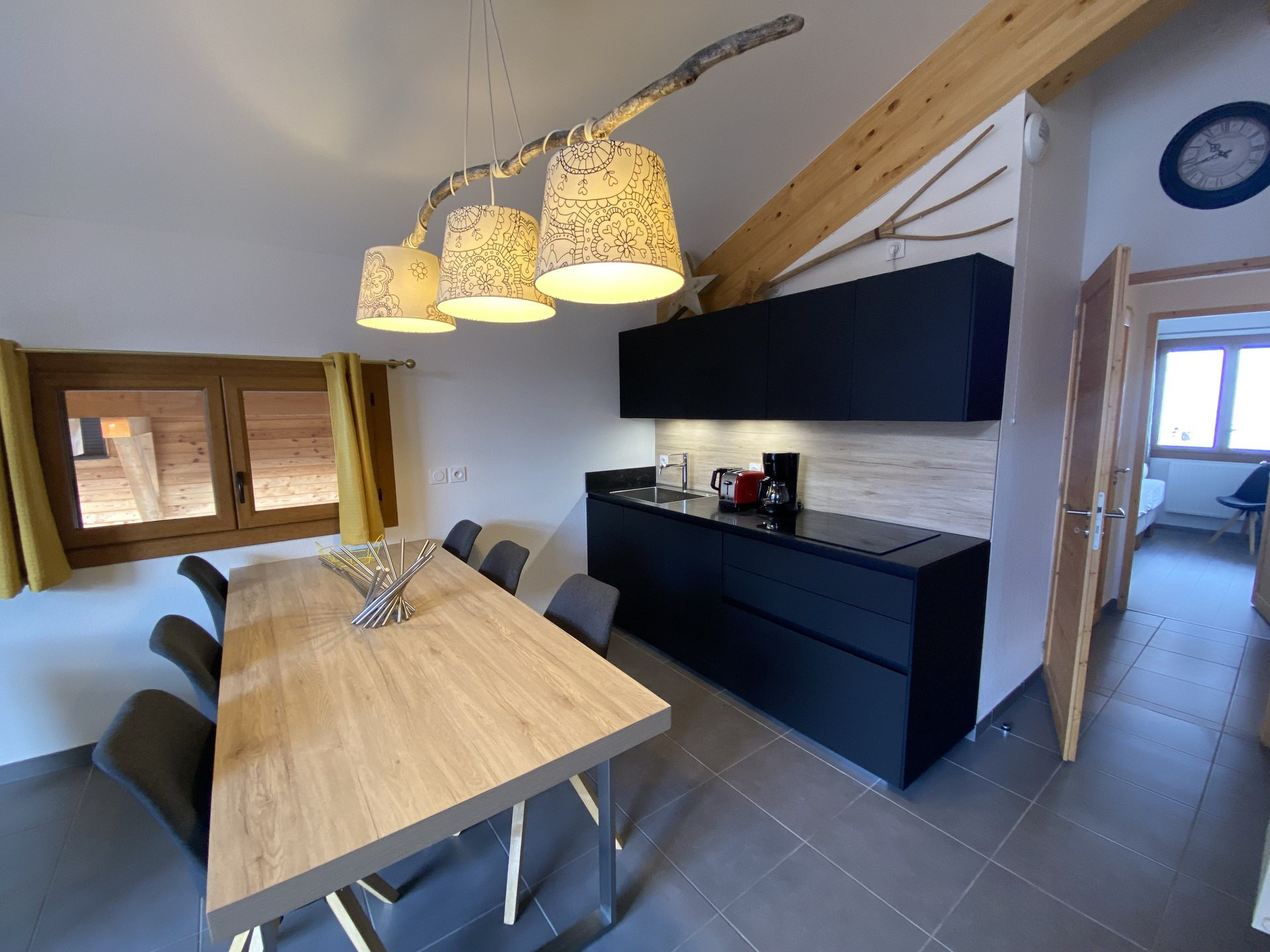 _lv_images__lot_0000000112_02_8460630